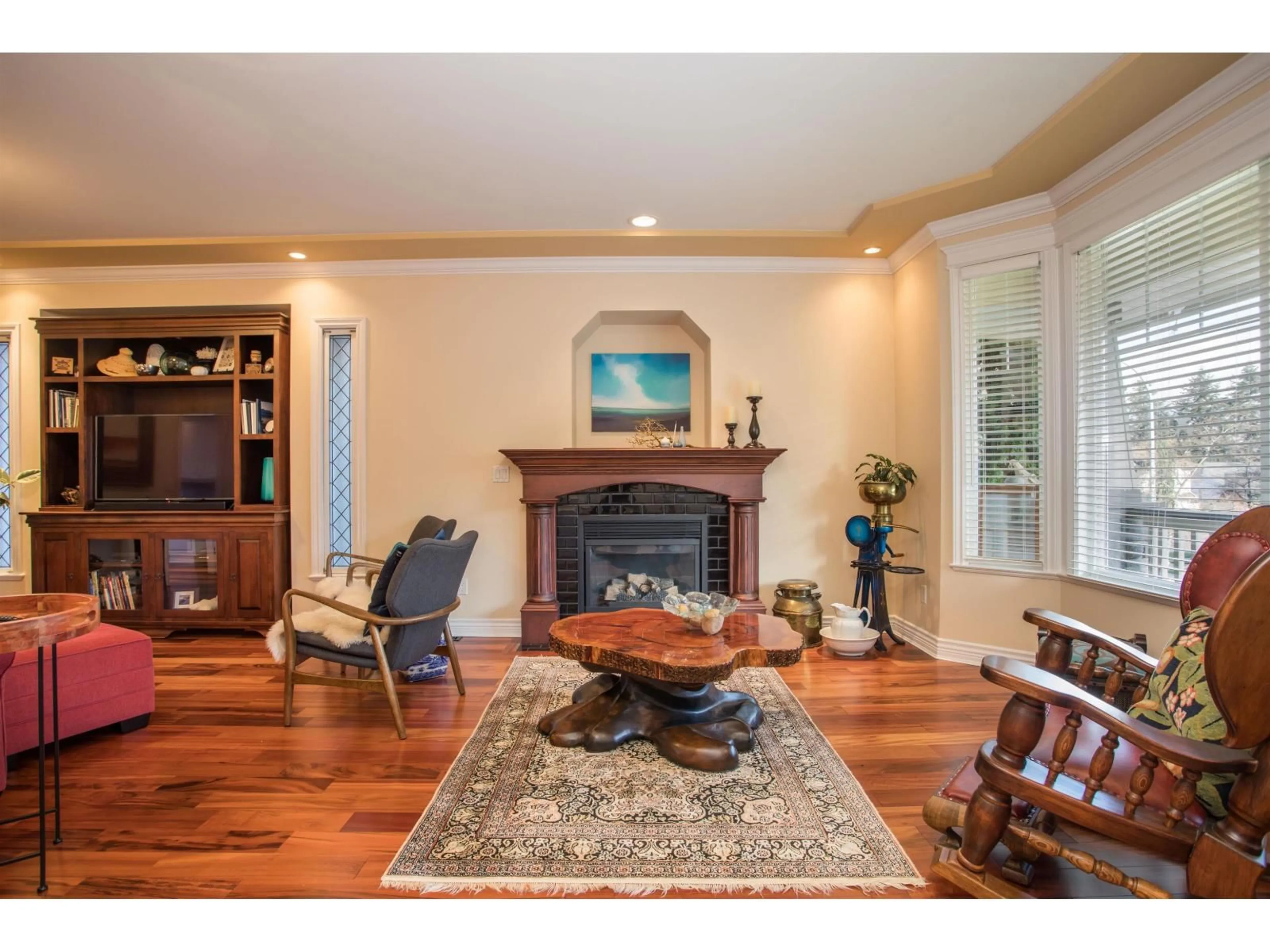 Living room with furniture, wood/laminate floor for 2931 152A STREET, Surrey British Columbia V4P3K4