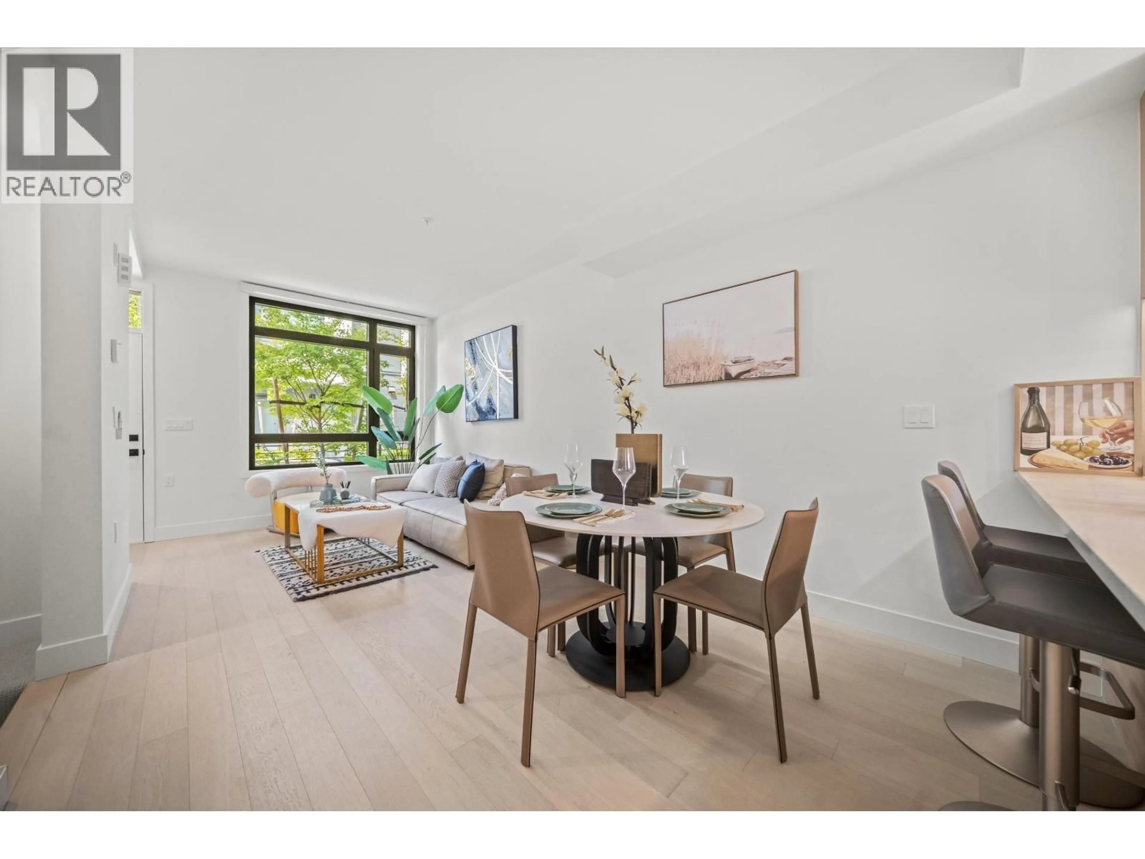 A pic of a room for 6352 OAK STREET, Vancouver British Columbia V6M2W4