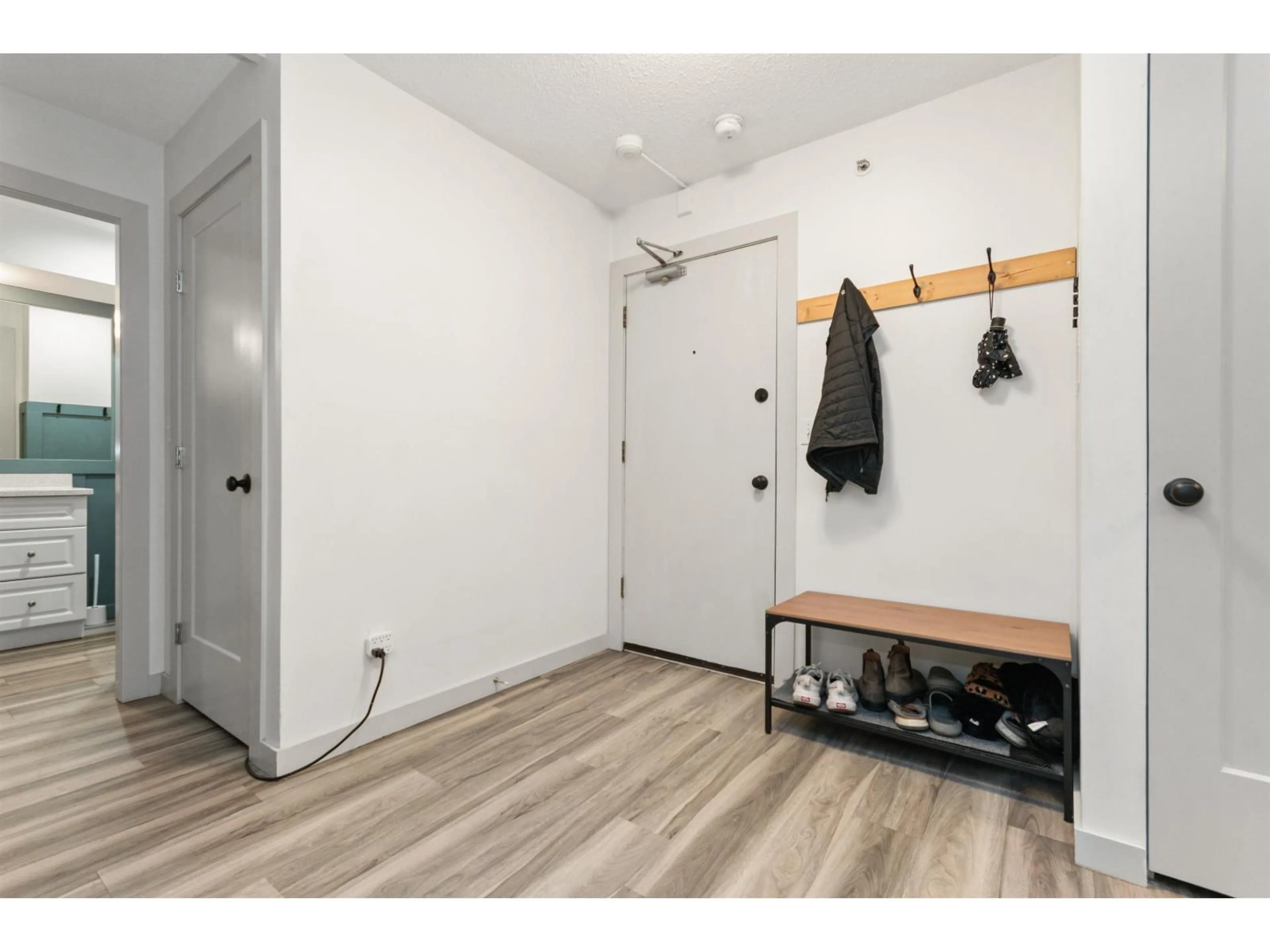 Indoor entryway for 133 - 1783 AGASSIZ-ROSEDALE NO 9 HIGHWAY, Agassiz British Columbia V0M1A4