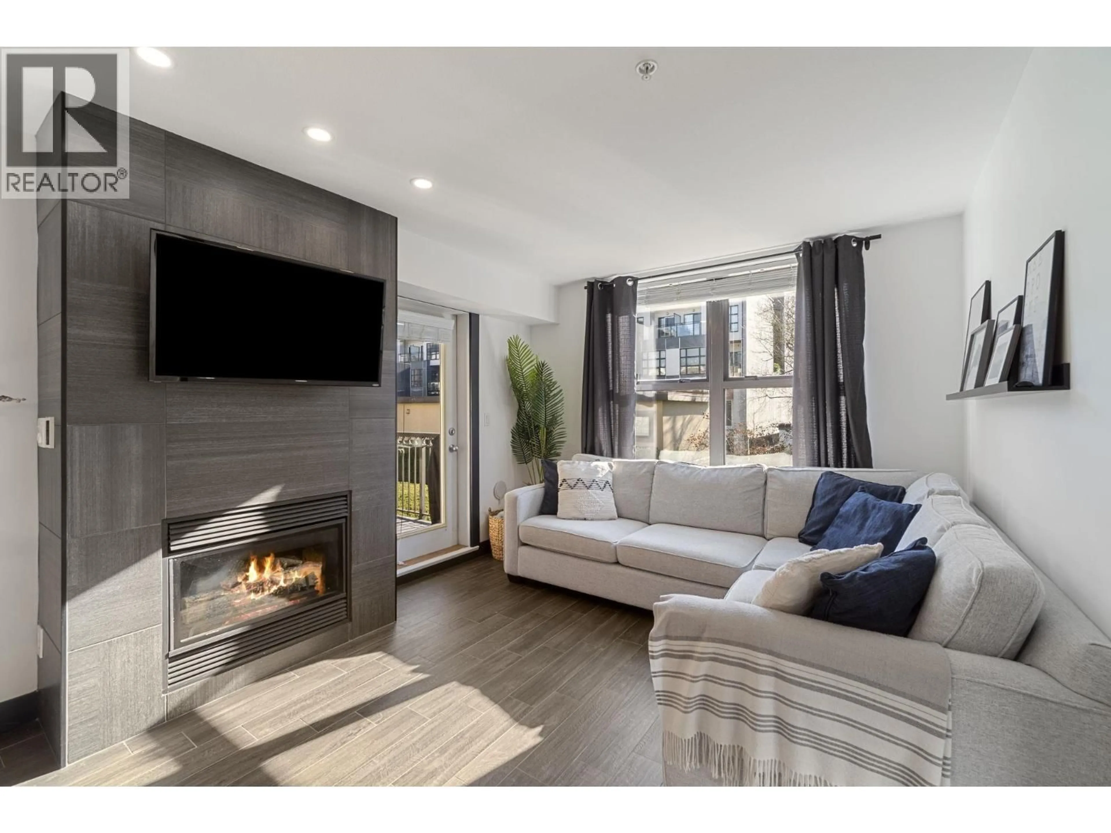 Living room with furniture, wood/laminate floor for 3005 - 84 GRANT STREET, Port Moody British Columbia V3H0B5