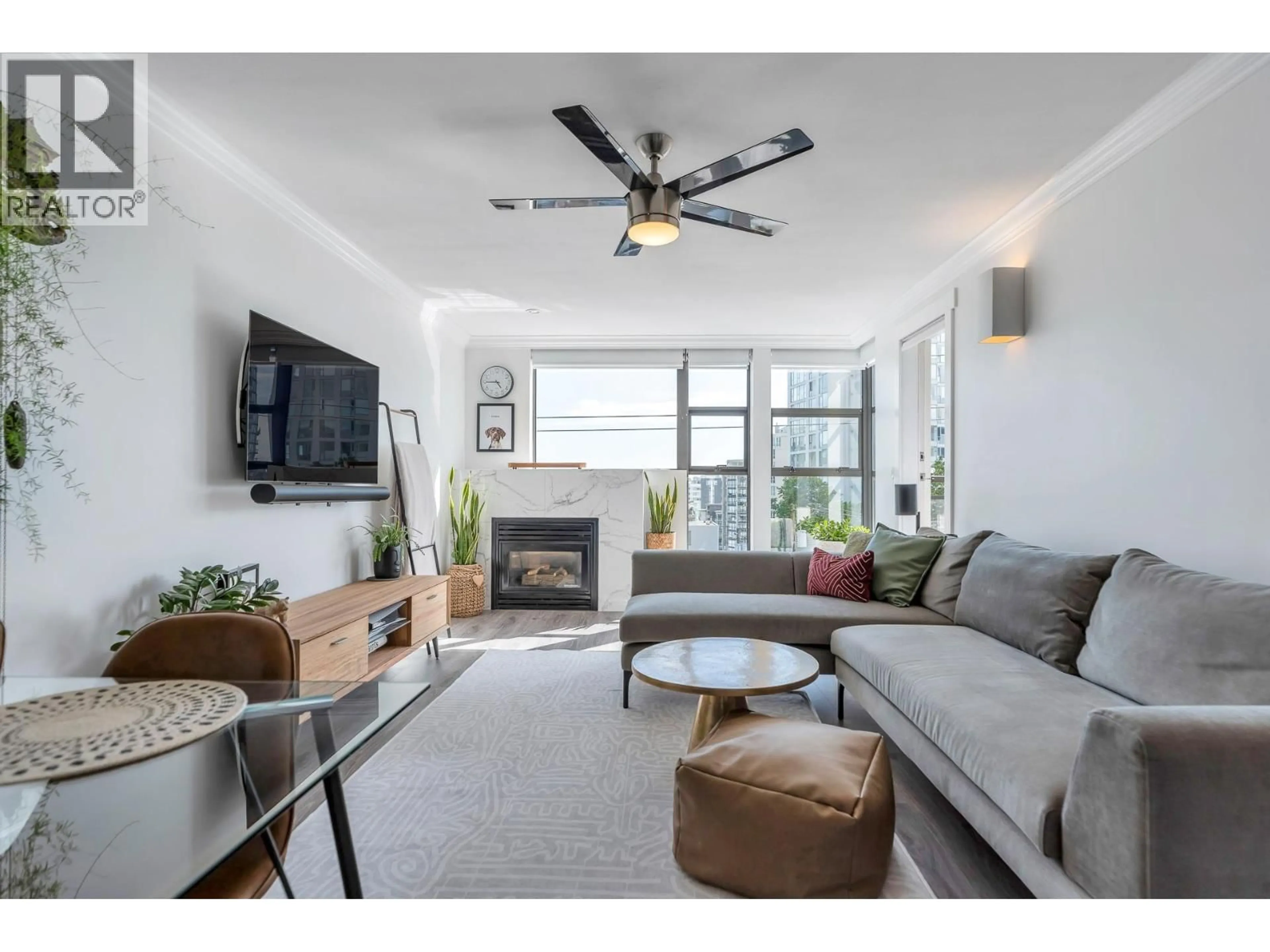 Living room with furniture, unknown for 406 - 305 LONSDALE AVENUE, North Vancouver British Columbia V7M2G3