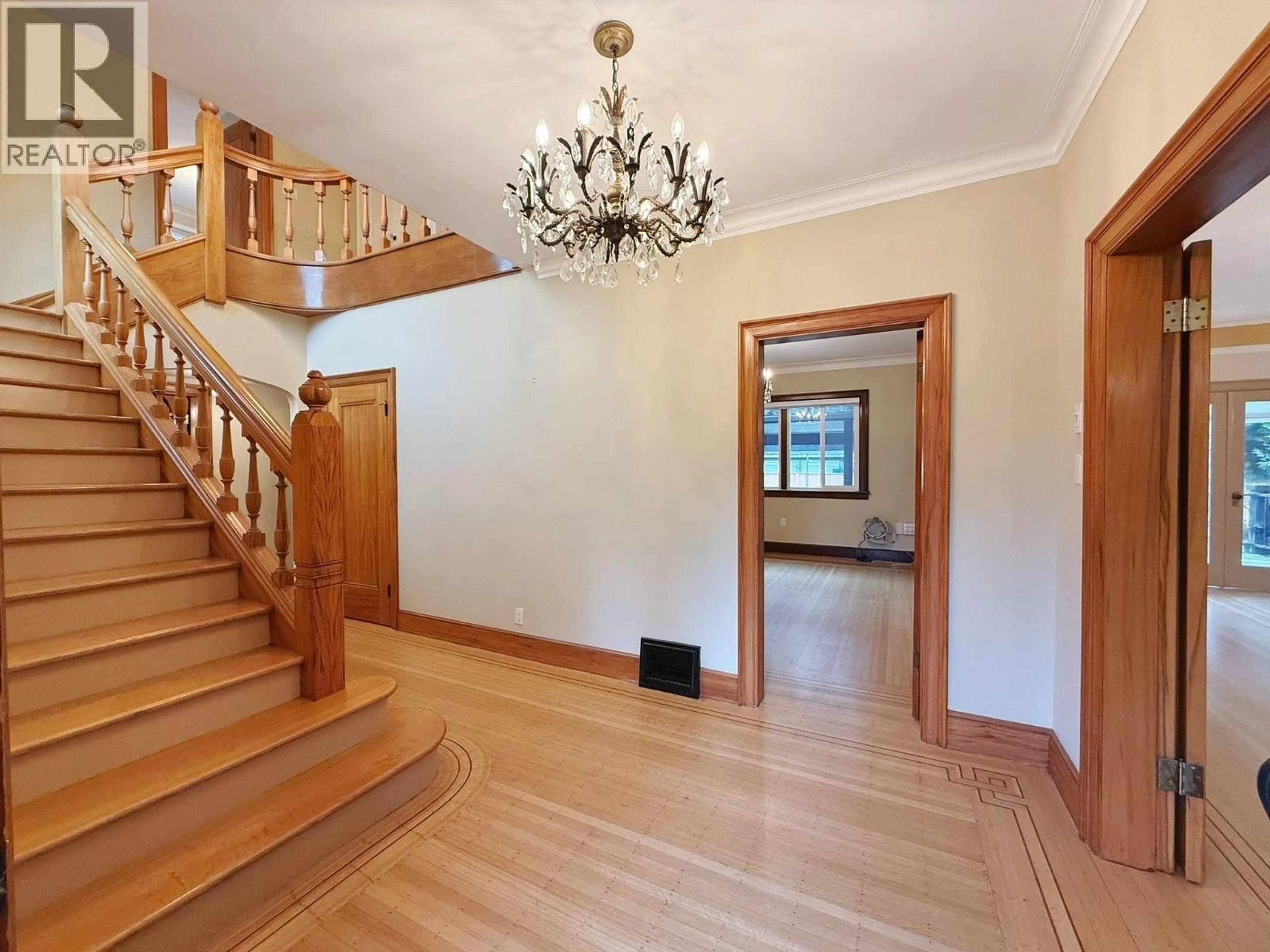 Indoor foyer for 5550 CYPRESS STREET, Vancouver British Columbia V6M3R6