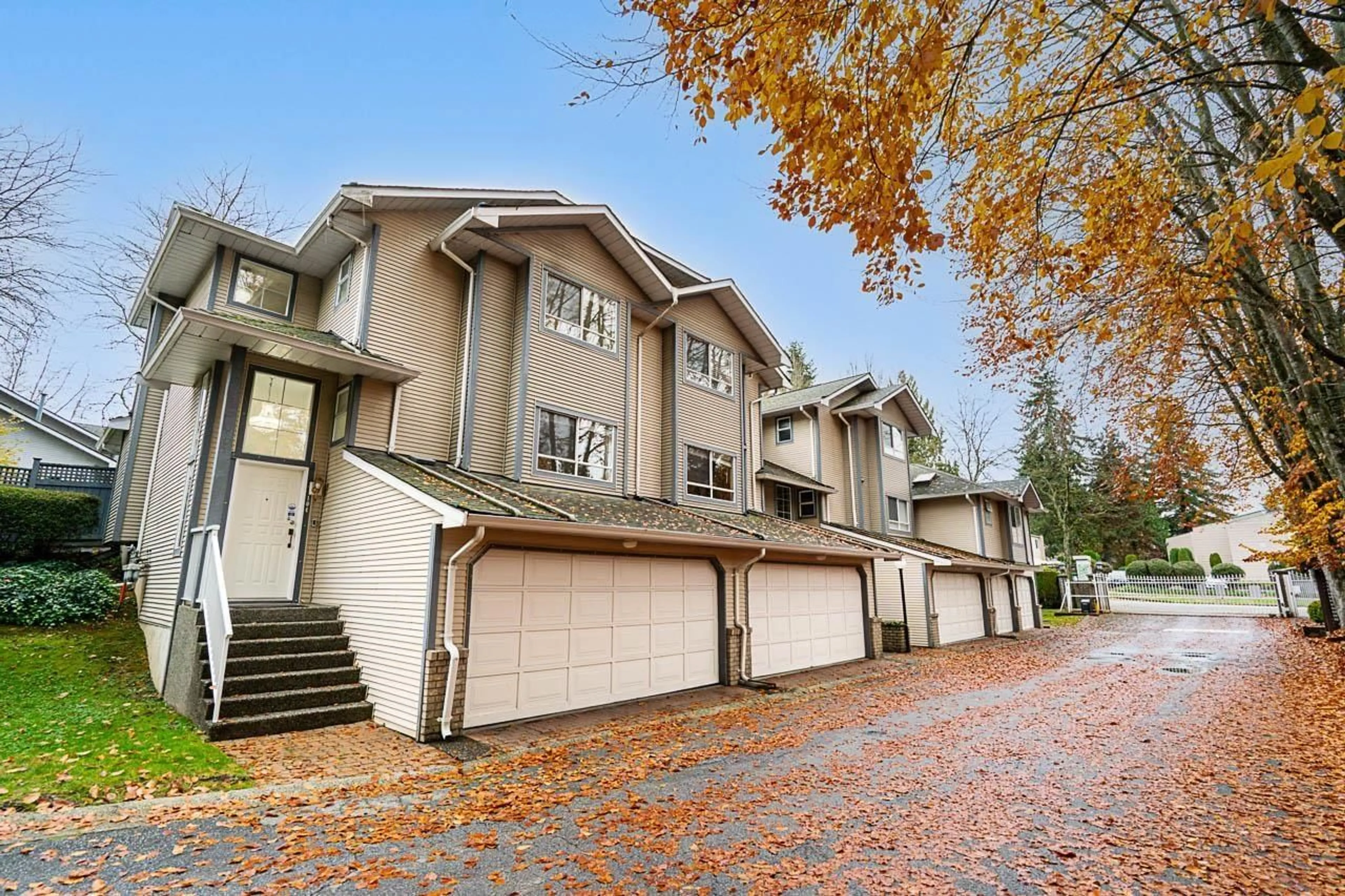 Patio, street for 104 - 10538 153 STREET, Surrey British Columbia V3R0G6