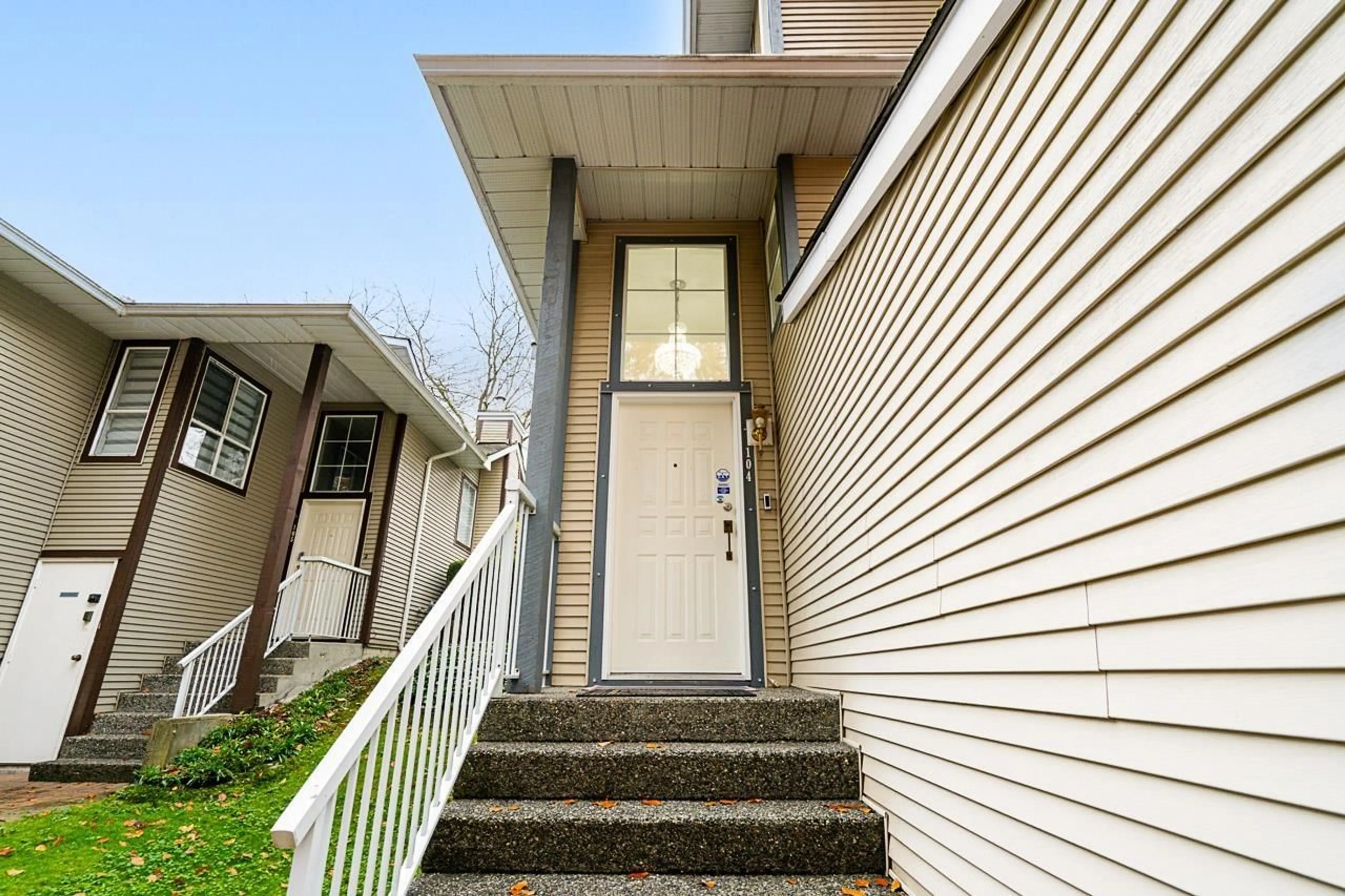 Home with vinyl exterior material, street for 104 - 10538 153 STREET, Surrey British Columbia V3R0G6