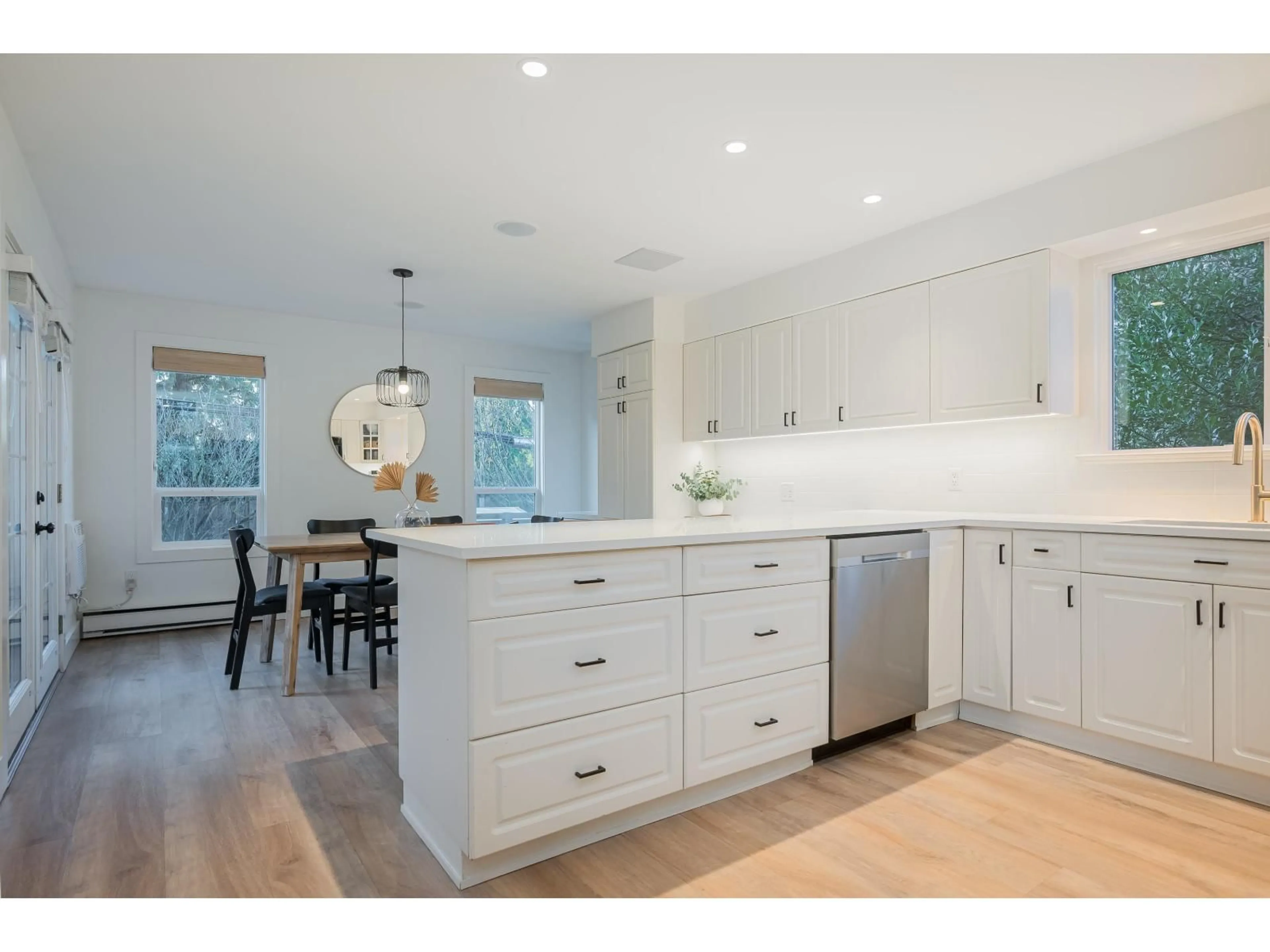 Open concept kitchen, unknown for 2773 SILVERTREE COURT, Abbotsford British Columbia V2S5N6
