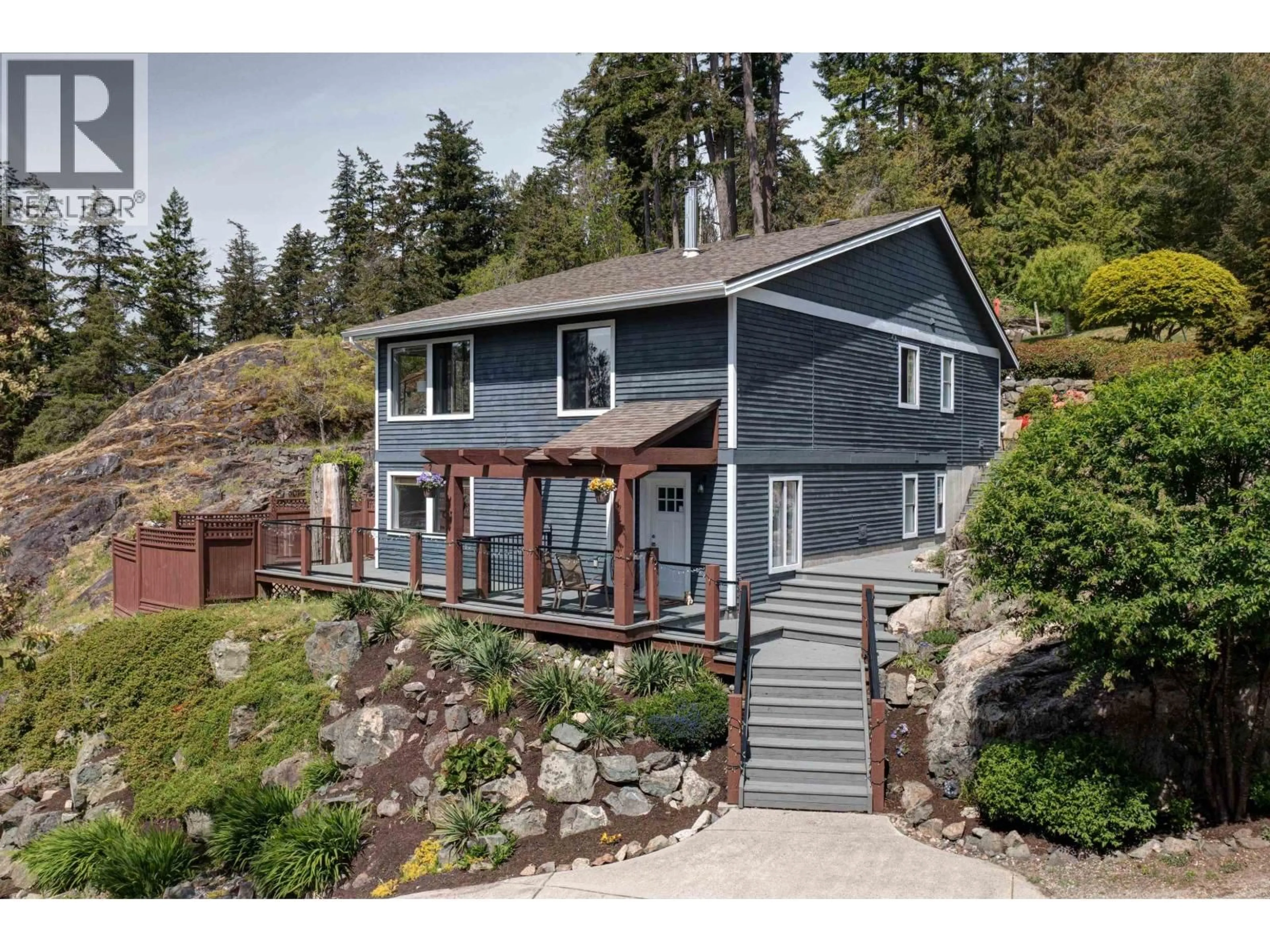 Home with vinyl exterior material, water/lake/river/ocean view for 8362 REDROOFFS ROAD, Halfmoon Bay British Columbia V7Z1E5