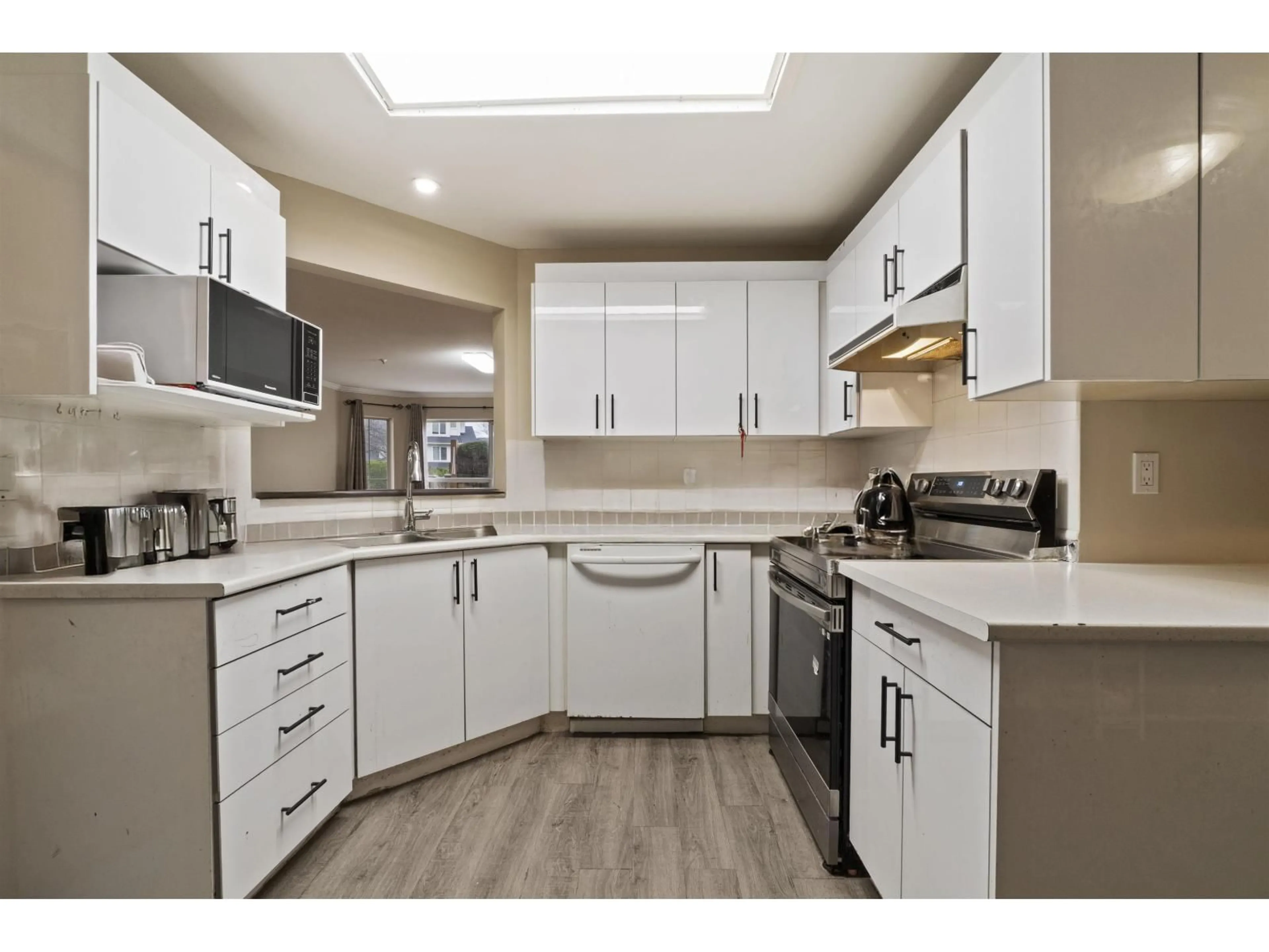 Standard kitchen, unknown for 103 - 7435 121A STREET, Surrey British Columbia V3W0W8