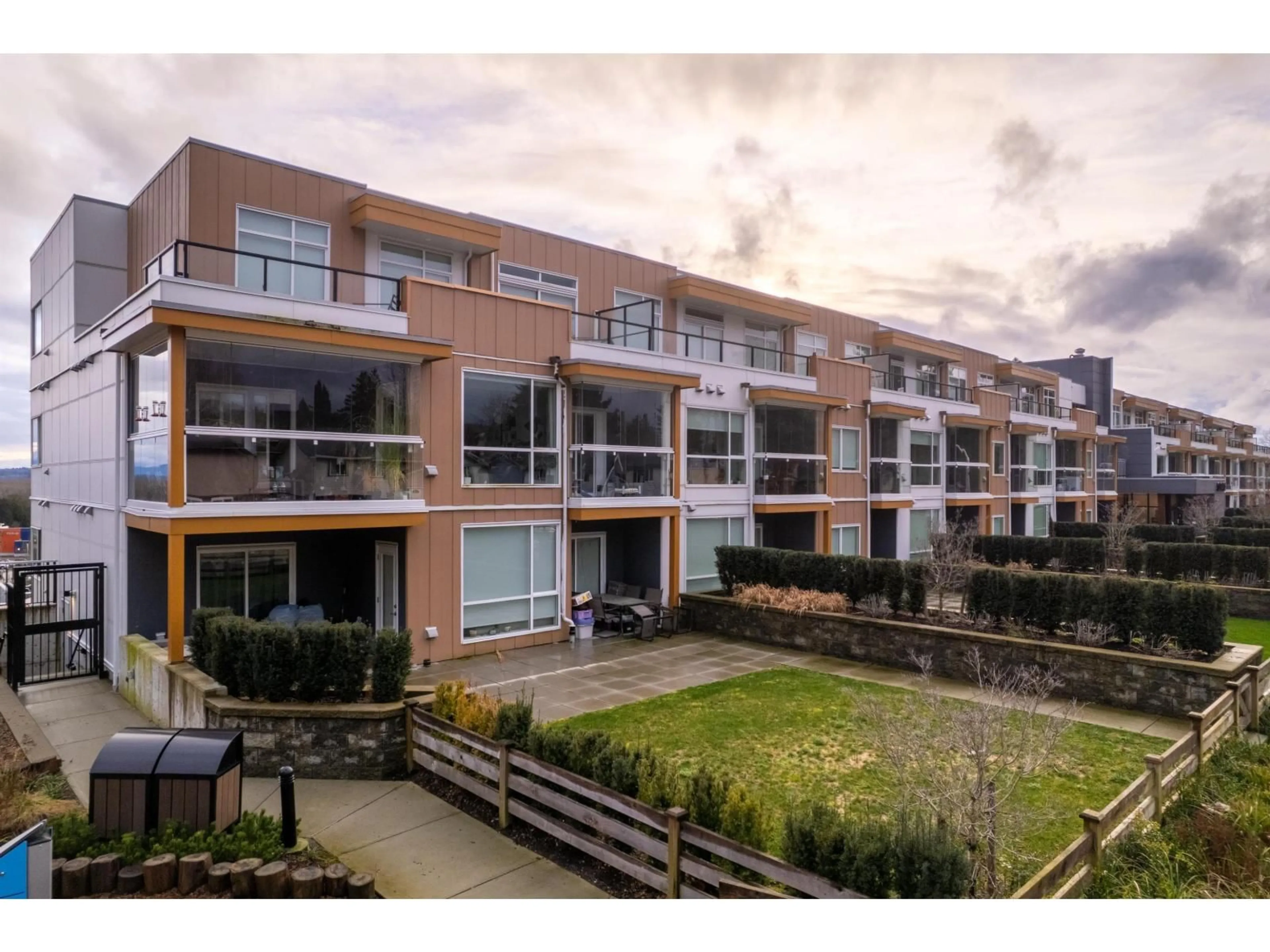 A pic from outside/outdoor area/front of a property/back of a property/a pic from drone, unknown for B318 - 31940 RAVEN AVENUE, Mission British Columbia V2V0L1