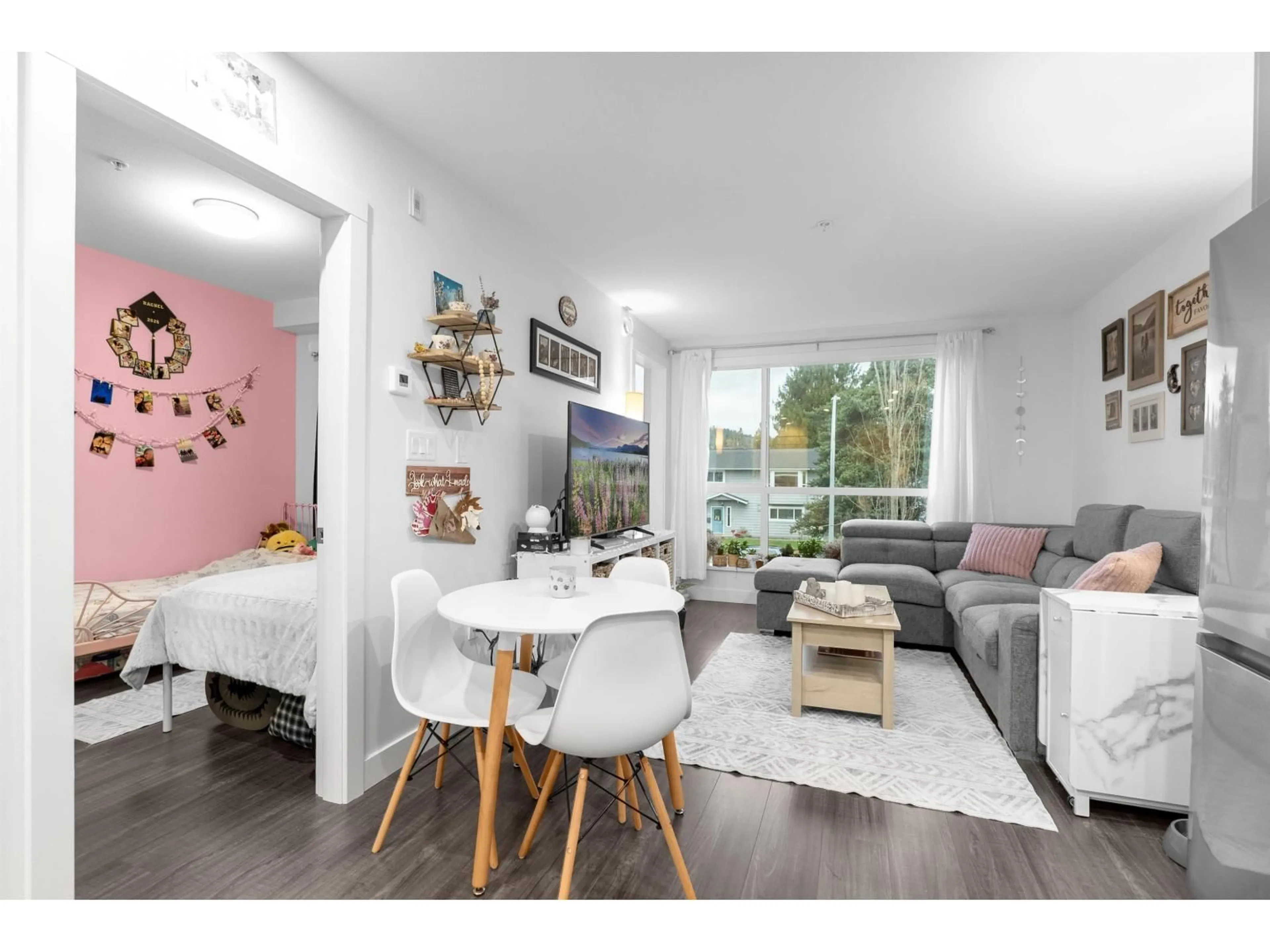 Living room with furniture, unknown for B318 - 31940 RAVEN AVENUE, Mission British Columbia V2V0L1