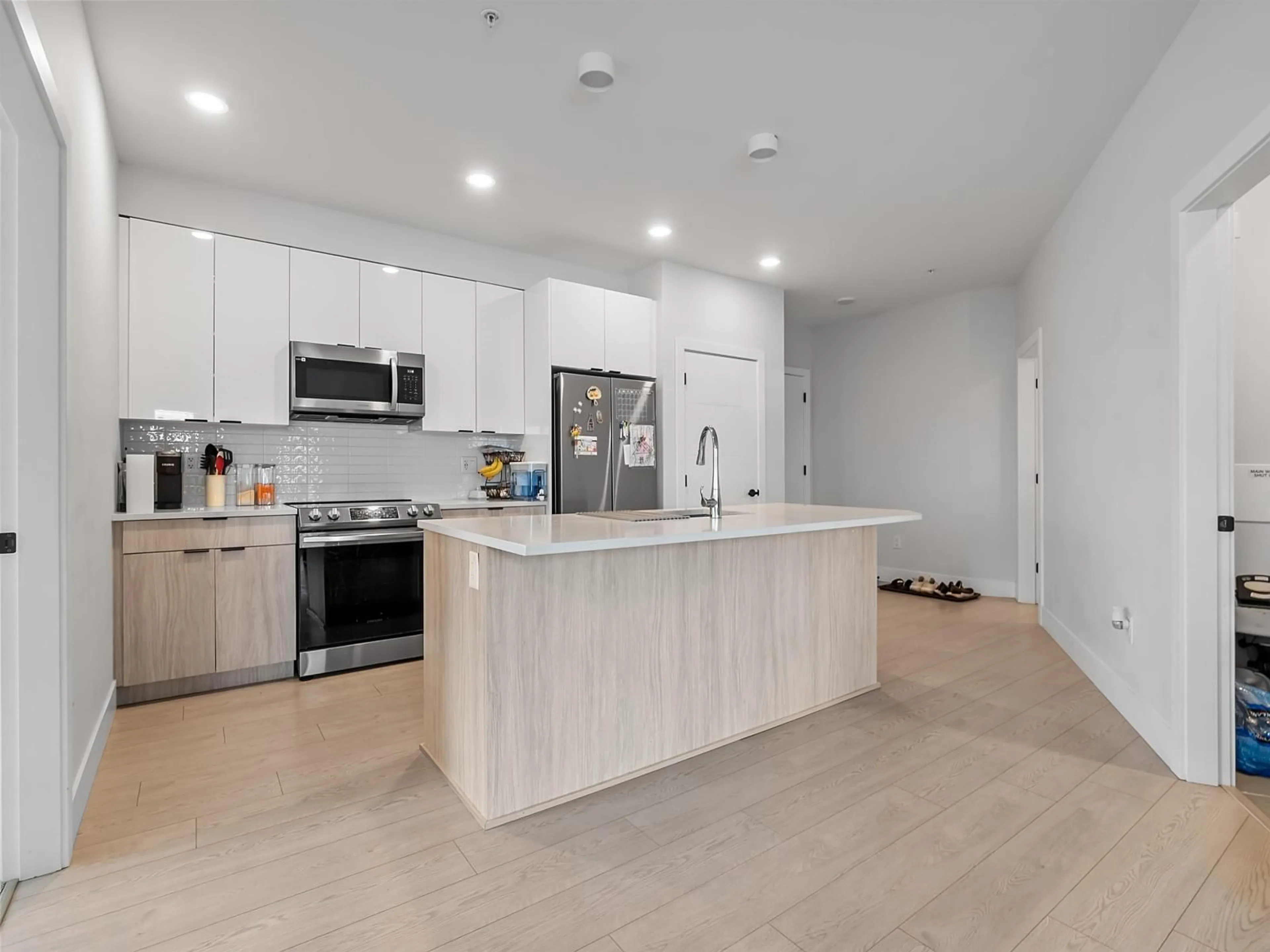 Open concept kitchen, ceramic/tile floor for 310 - 20360 LOGAN AVENUE, Langley British Columbia V3A0P5