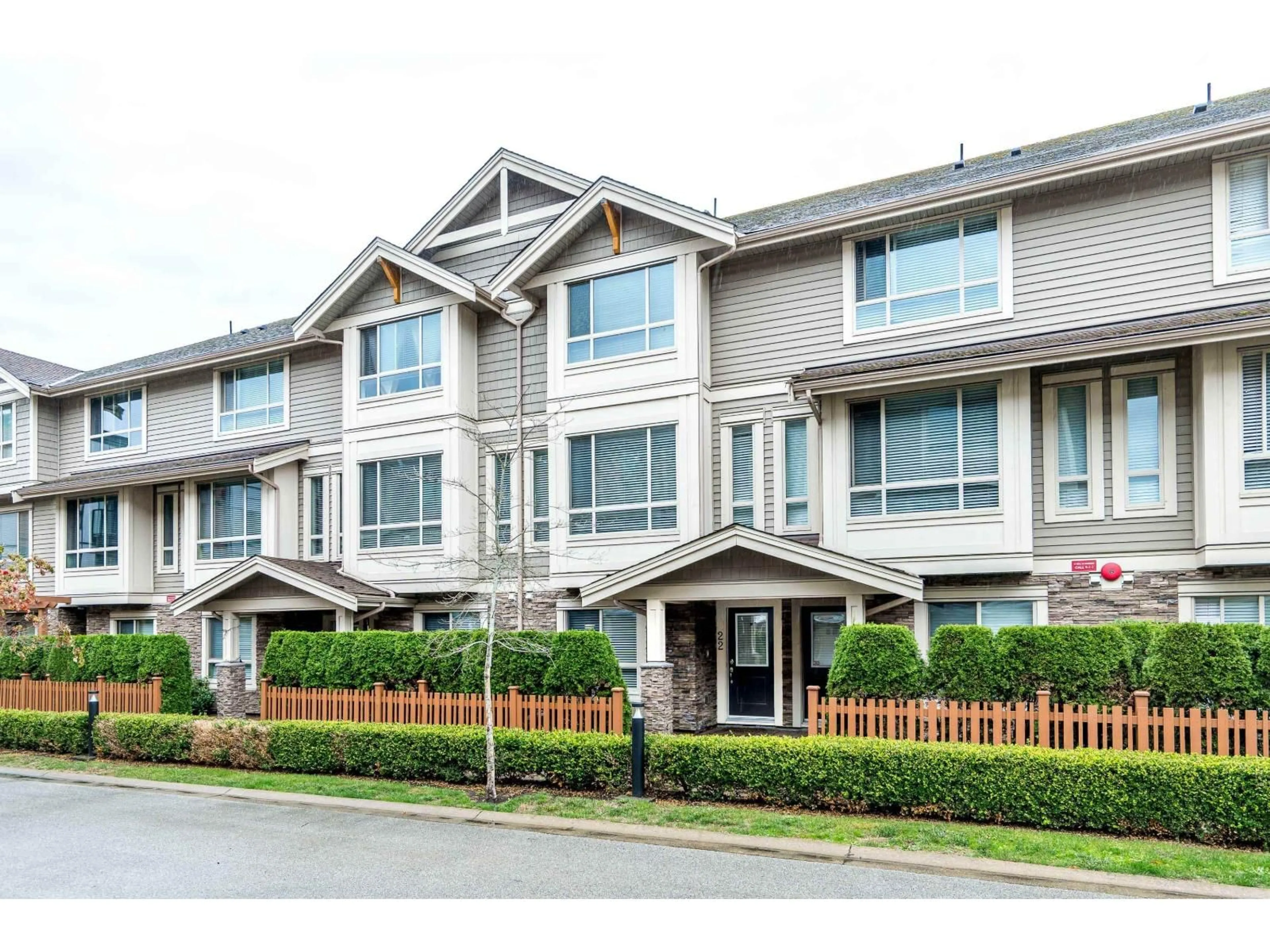 Home with vinyl exterior material, unknown for 22 - 19752 55A AVENUE, Langley British Columbia V3A3X2