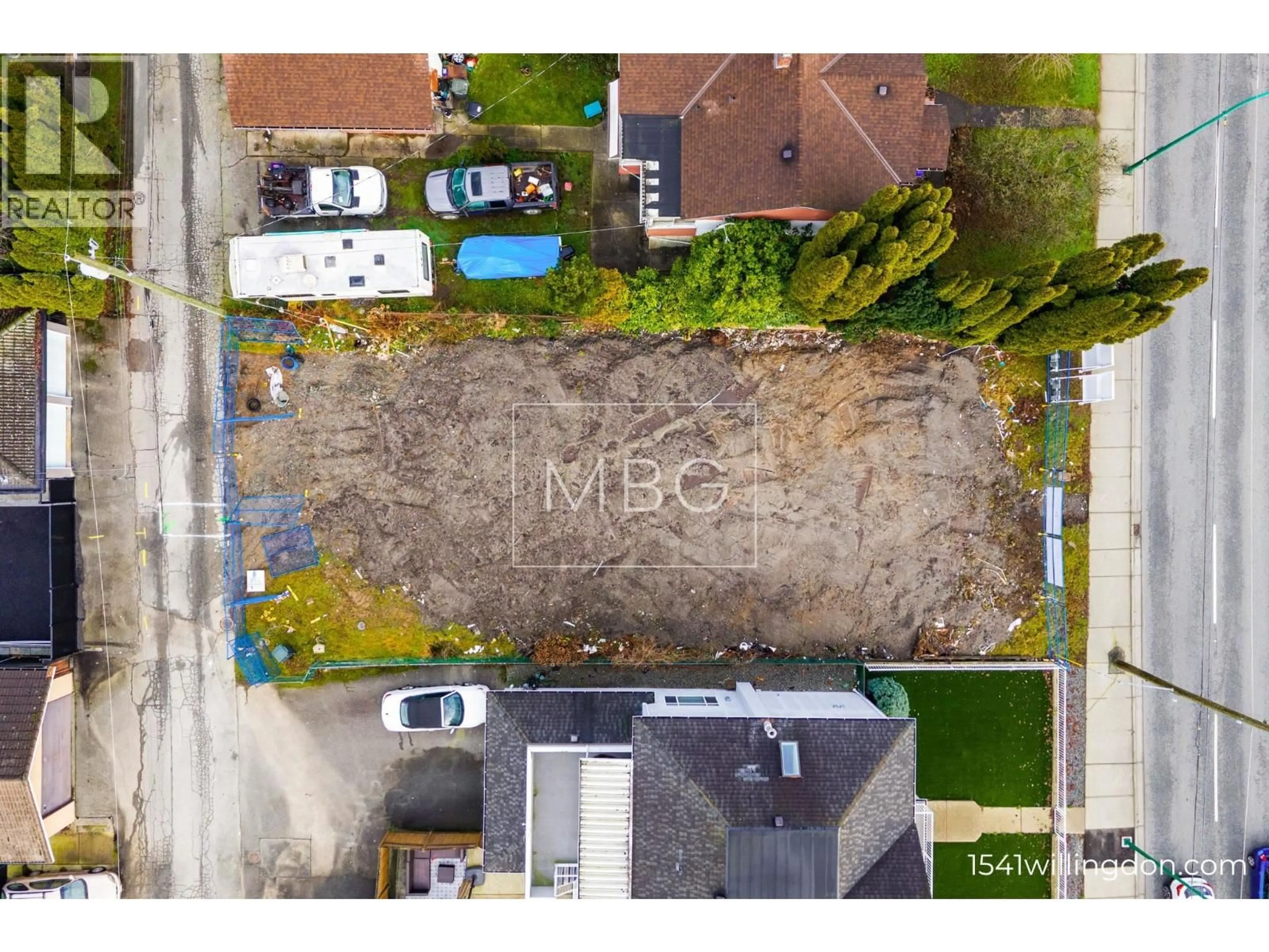 A pic from outside/outdoor area/front of a property/back of a property/a pic from drone, street for 3 - 1541 WILLINGDON AVENUE, Burnaby British Columbia V5C5H8