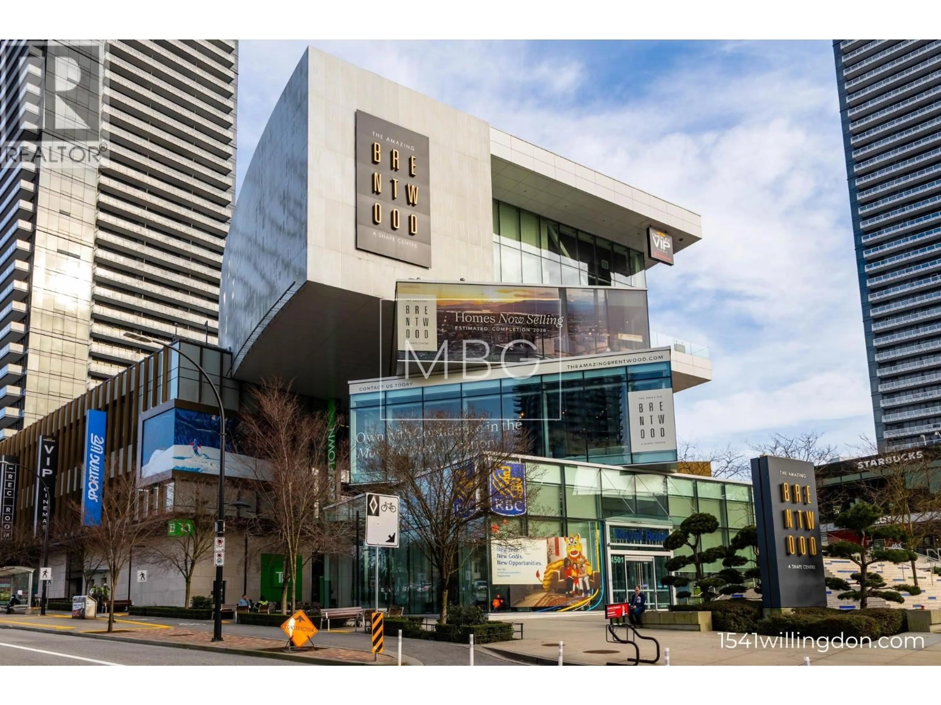 Indoor foyer for 3 - 1541 WILLINGDON AVENUE, Burnaby British Columbia V5C5H8