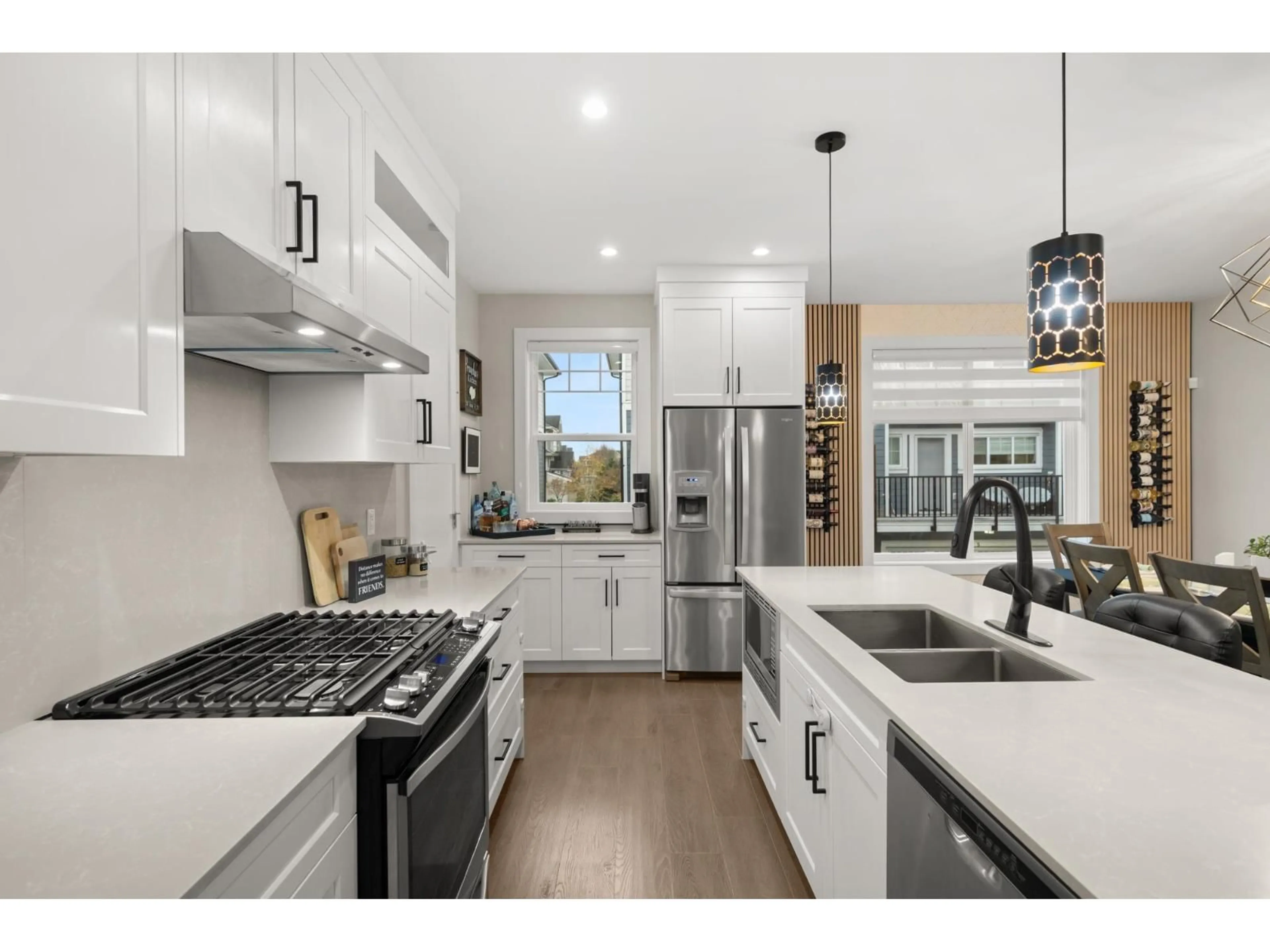 Open concept kitchen, ceramic/tile floor for 11 - 19501 74 AVENUE, Surrey British Columbia V4N6V7