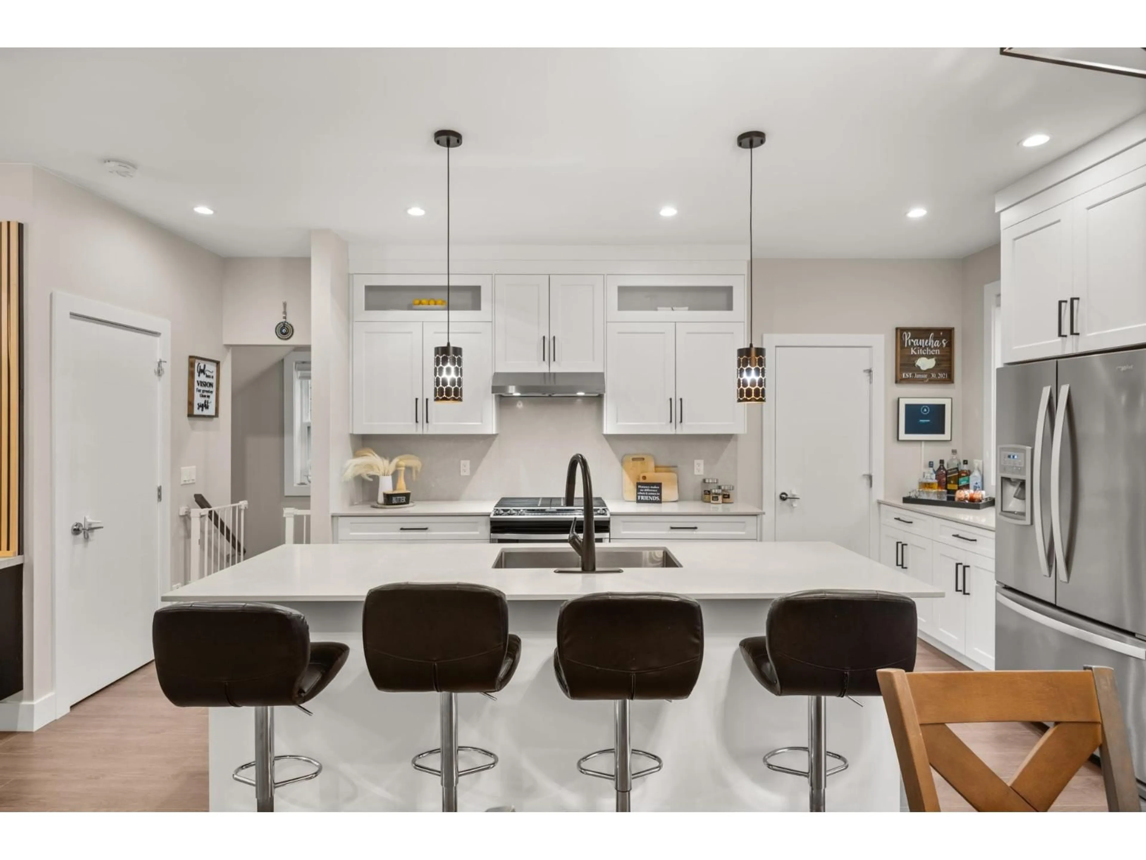 Open concept kitchen, ceramic/tile floor for 11 - 19501 74 AVENUE, Surrey British Columbia V4N6V7