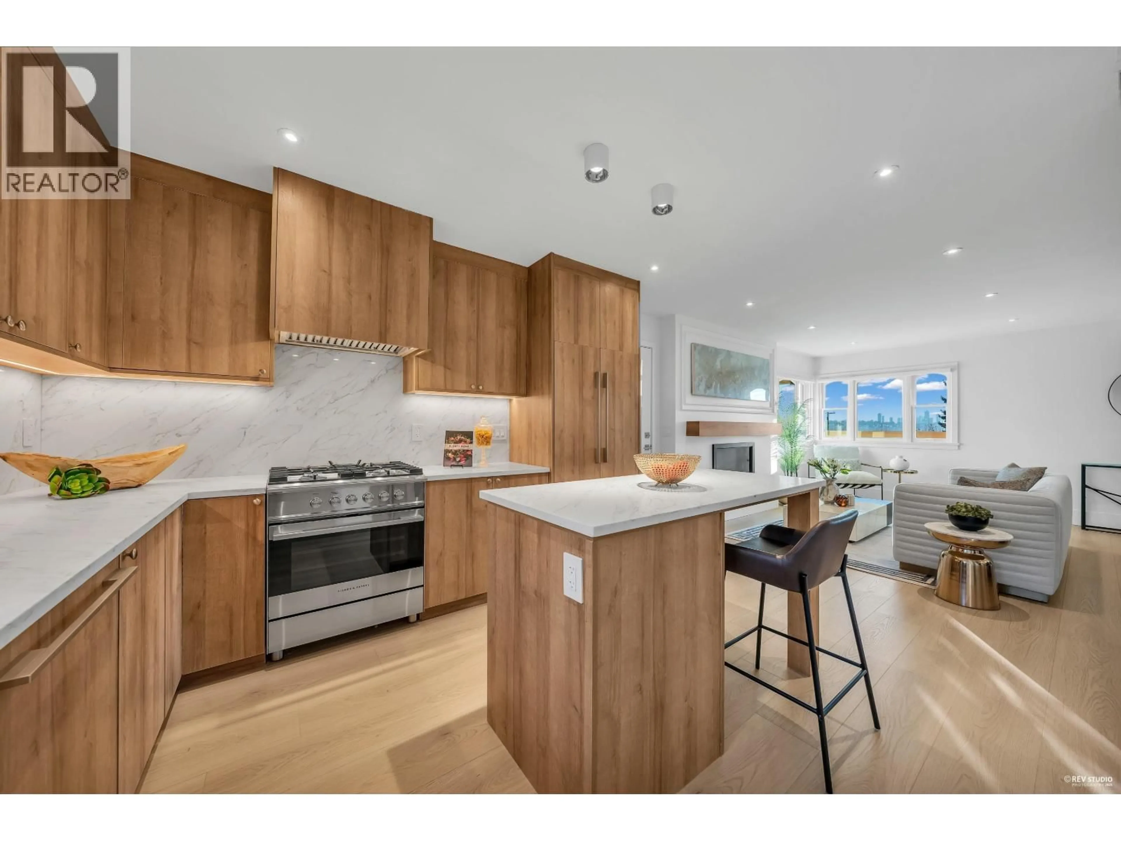Open concept kitchen, wood/laminate floor for 103 1125 CARTIER AVENUE, Coquitlam British Columbia V3K2C1