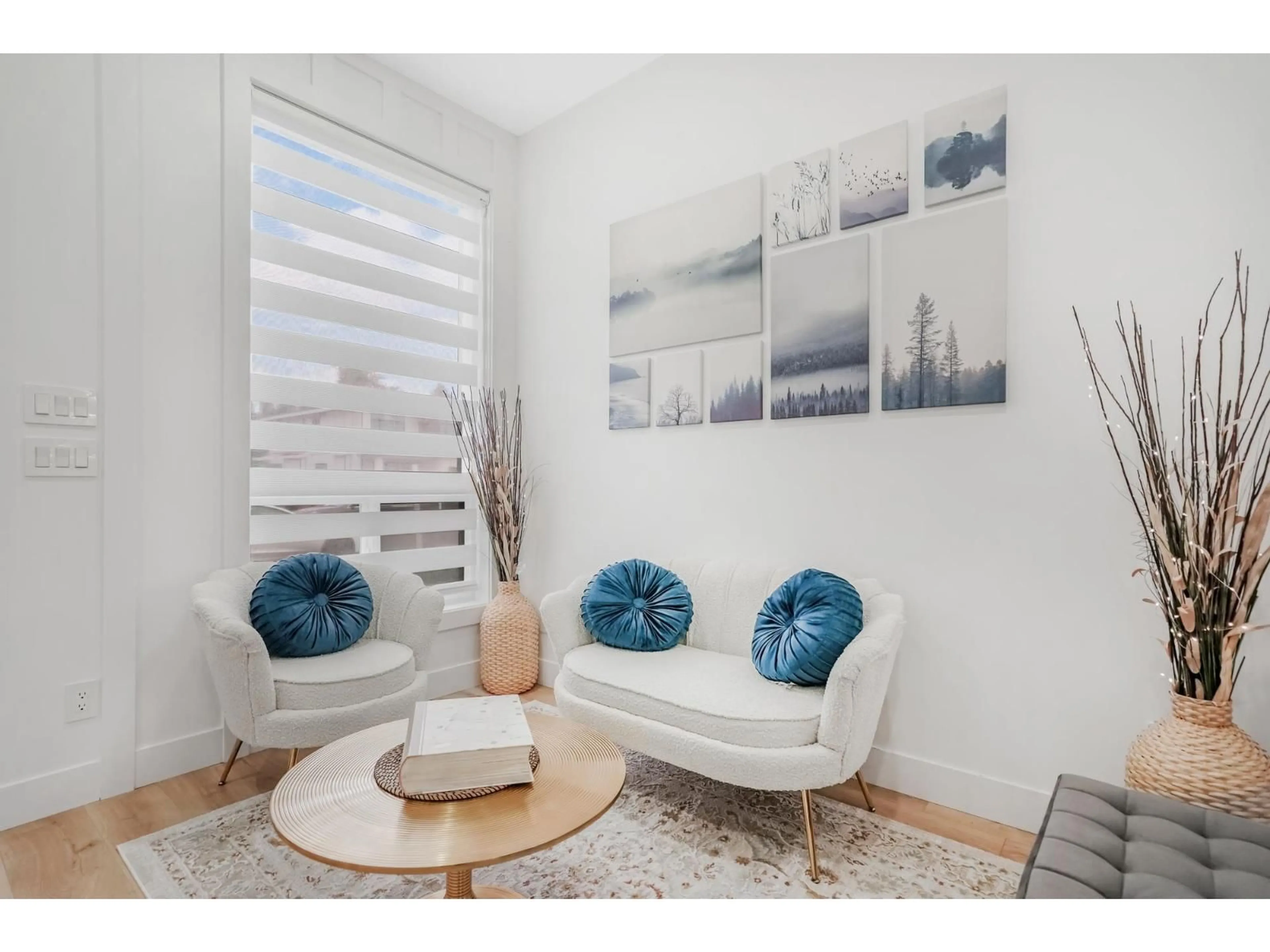 Living room with furniture, wood/laminate floor for 2581 TERMINAL COURT, Abbotsford British Columbia V4X0C4