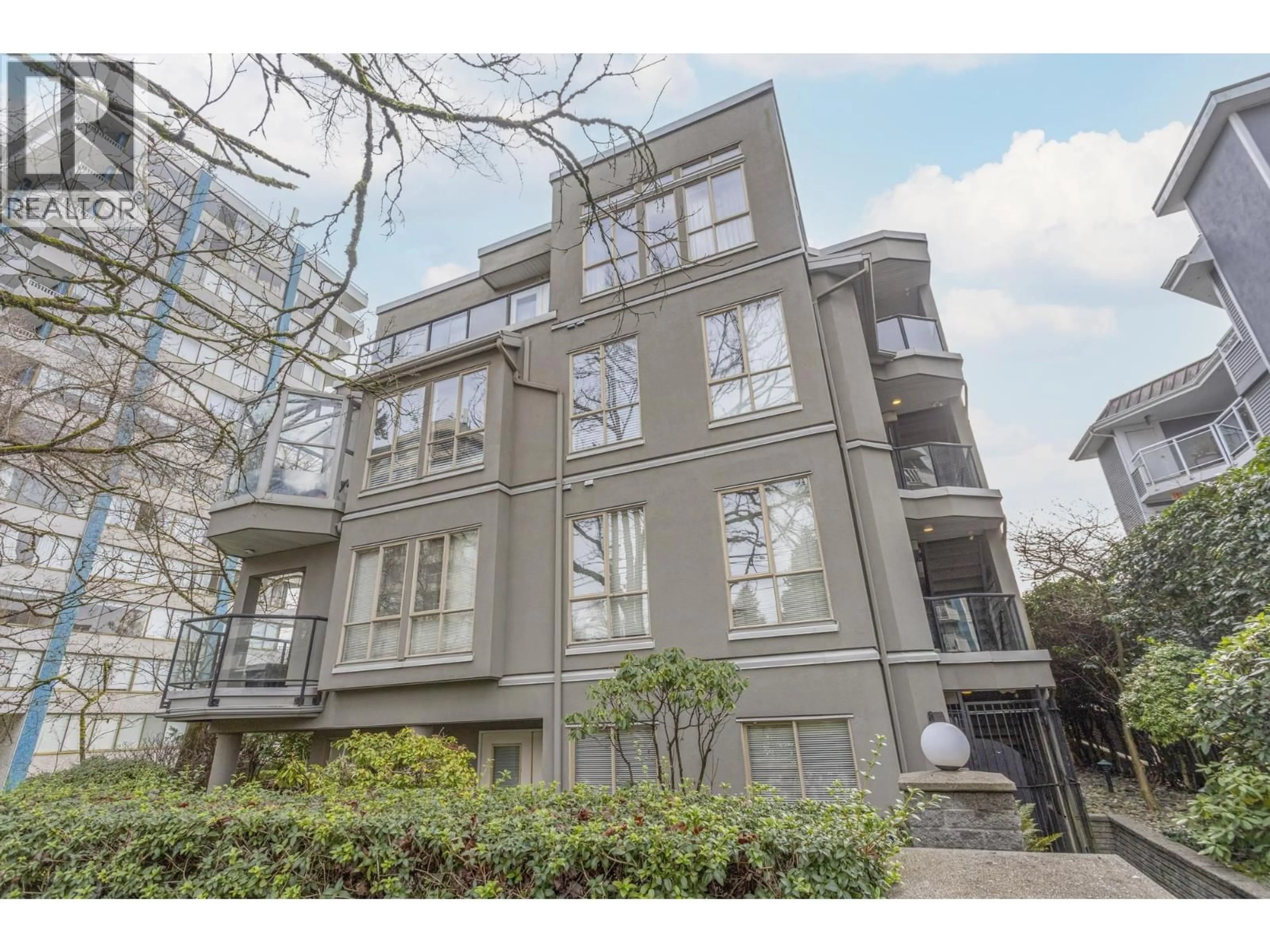 Unknown for 402 - 4688 10TH AVENUE, Vancouver British Columbia V6R2J5