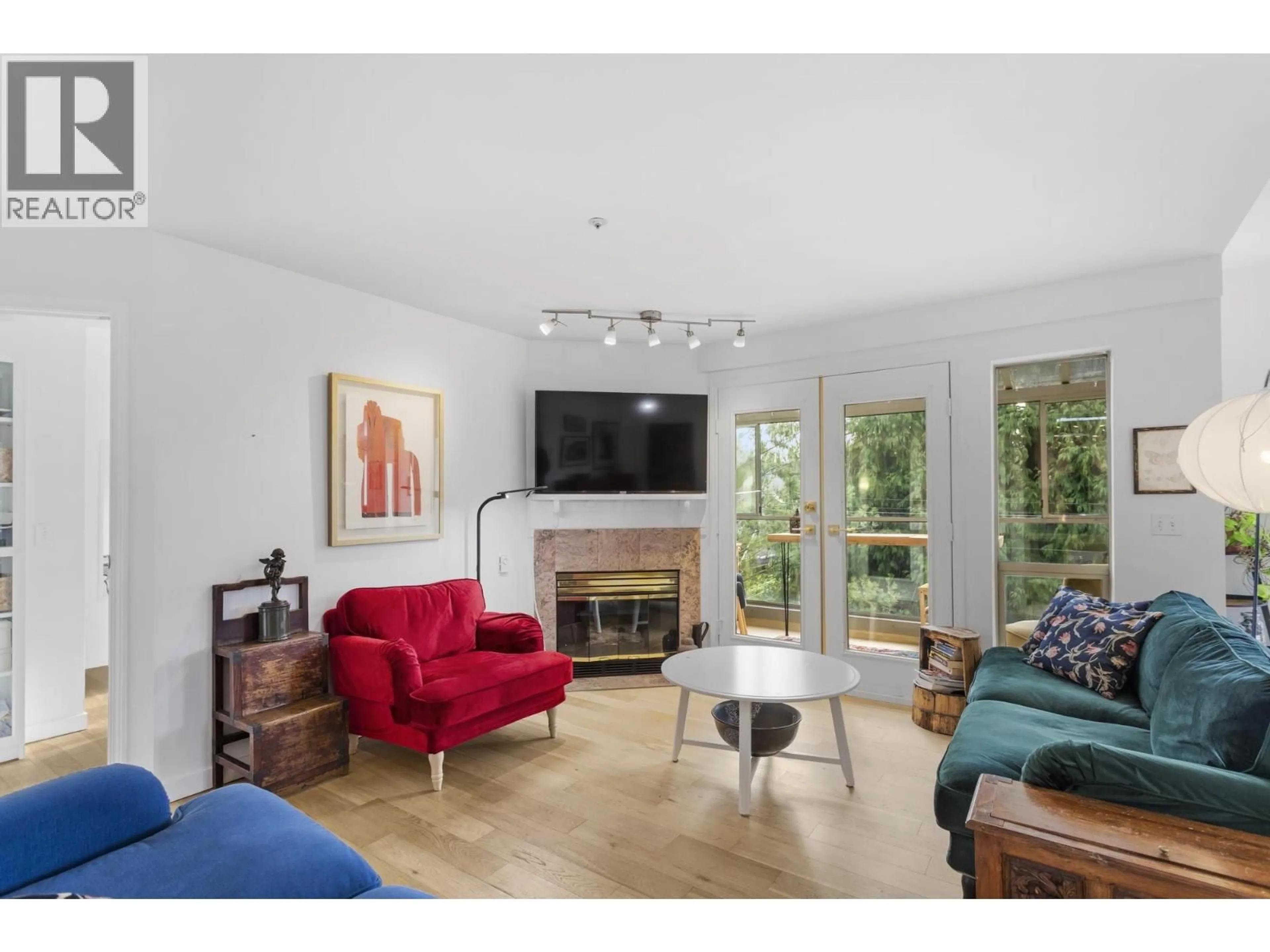 Living room with furniture, unknown for 402 - 4688 10TH AVENUE, Vancouver British Columbia V6R2J5