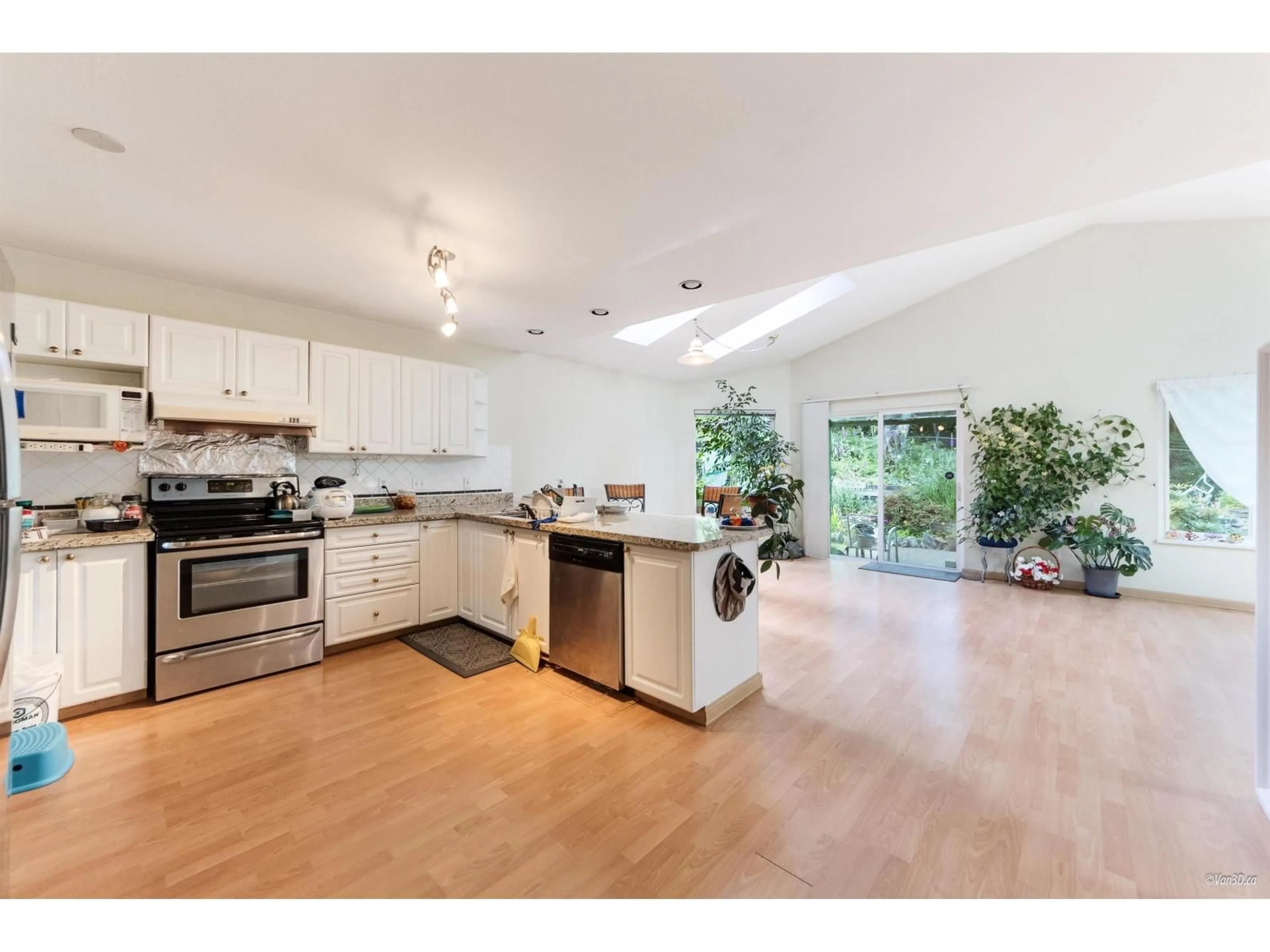 Open concept kitchen, unknown for 14534 ST. ANDREWS DRIVE, Surrey British Columbia V3R0W5