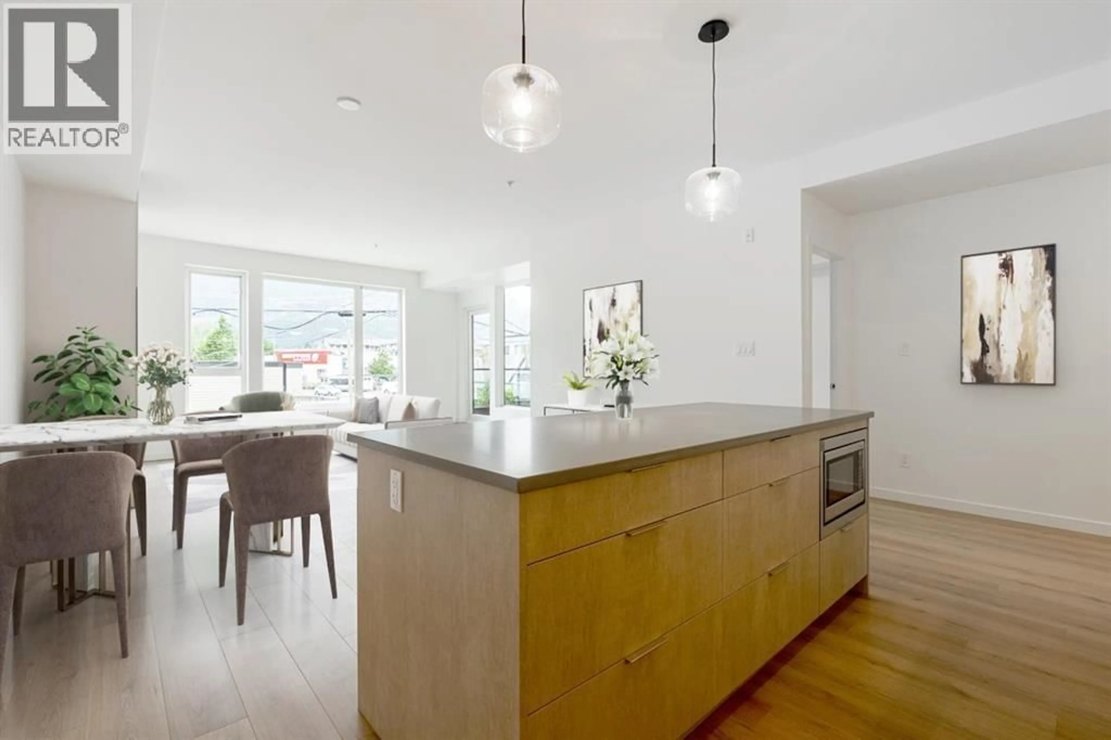 Open concept kitchen, unknown for 201 - 38165 CLEVELAND AVENUE, Squamish British Columbia V8P0P1