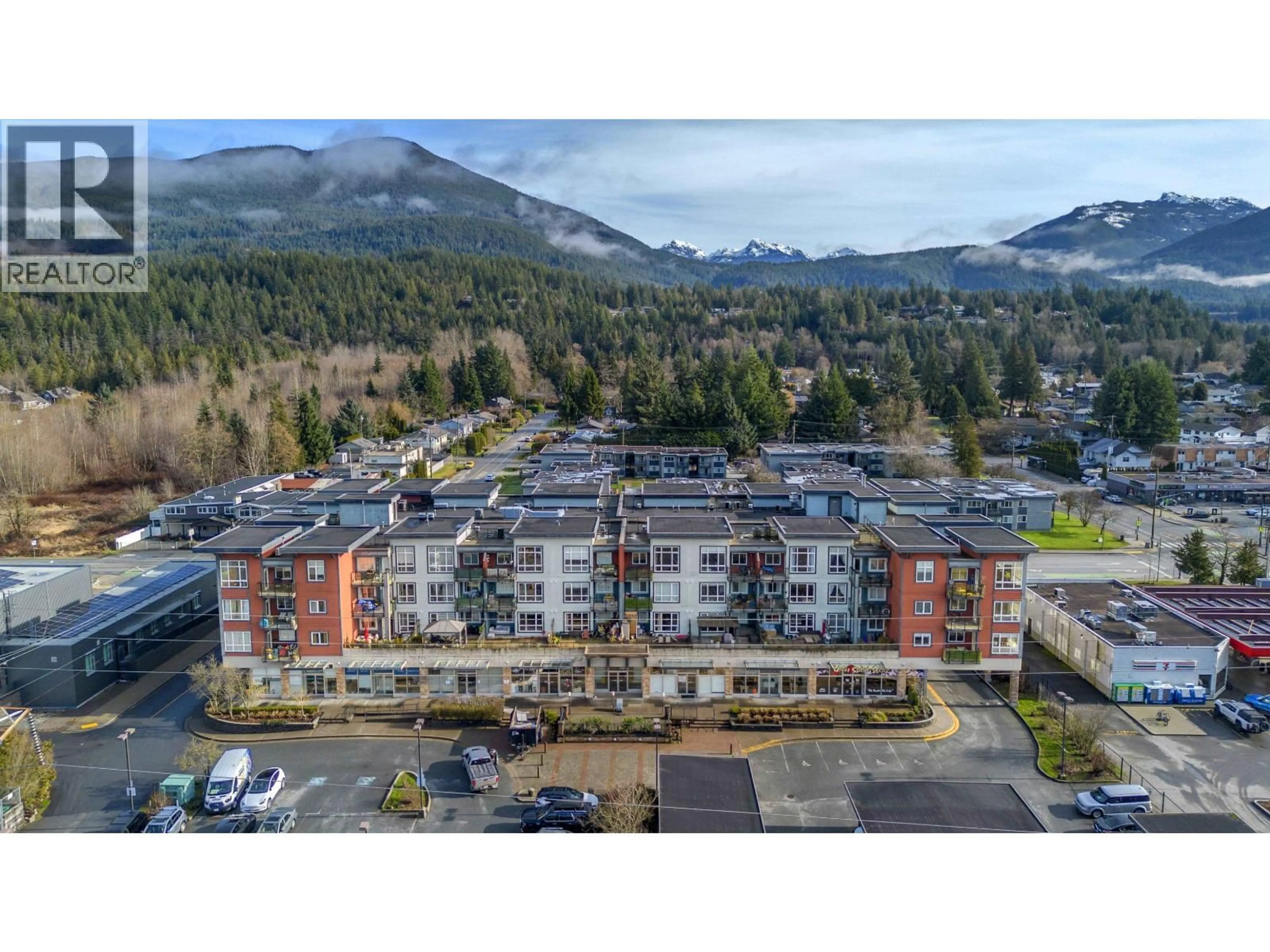 A pic from outside/outdoor area/front of a property/back of a property/a pic from drone, mountain view for 327 - 40437 TANTALUS ROAD, Squamish British Columbia V0N1T0