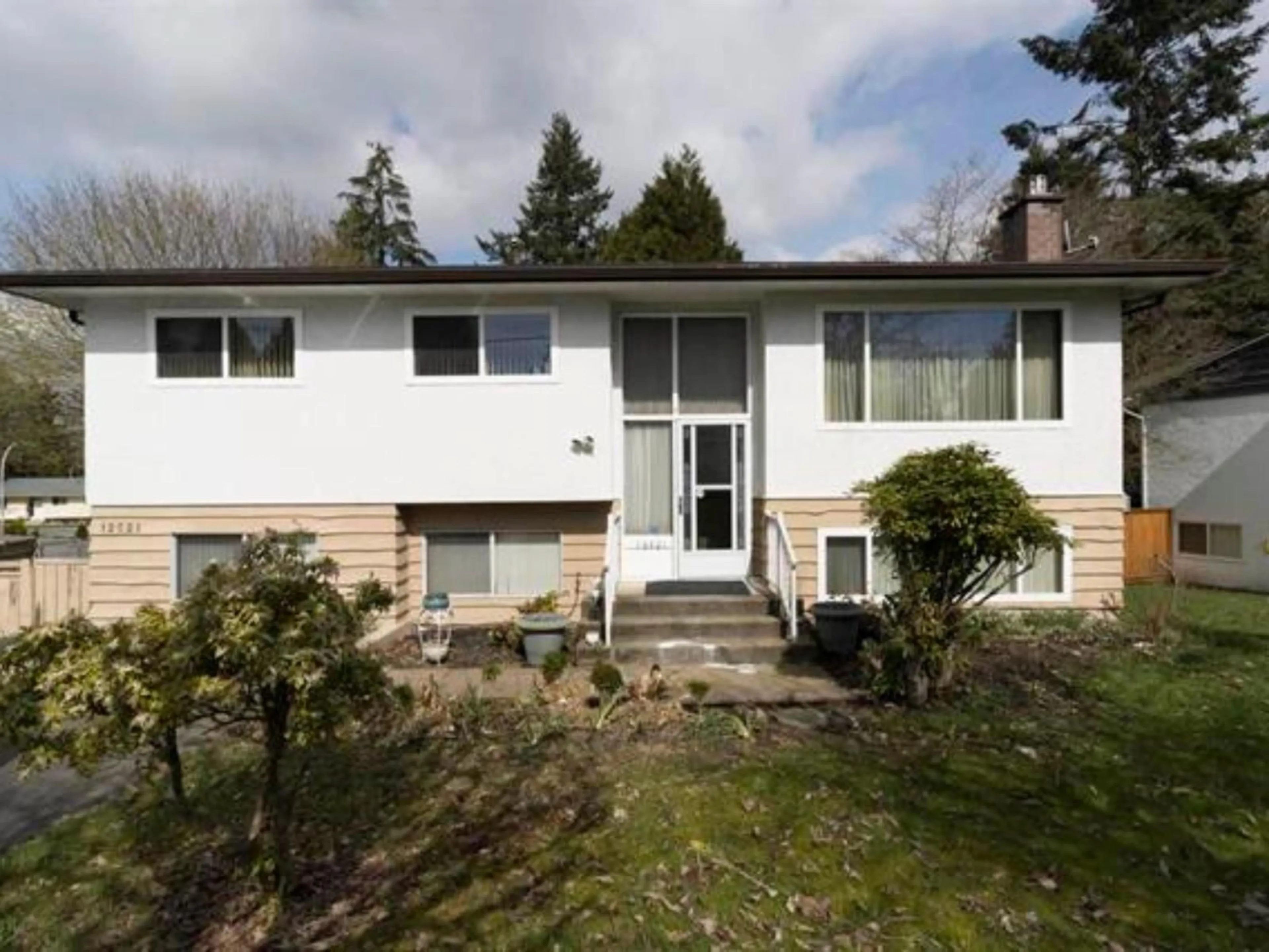 Home with vinyl exterior material, street for 12521 GROVE CRESCENT, Surrey British Columbia V3V2L6