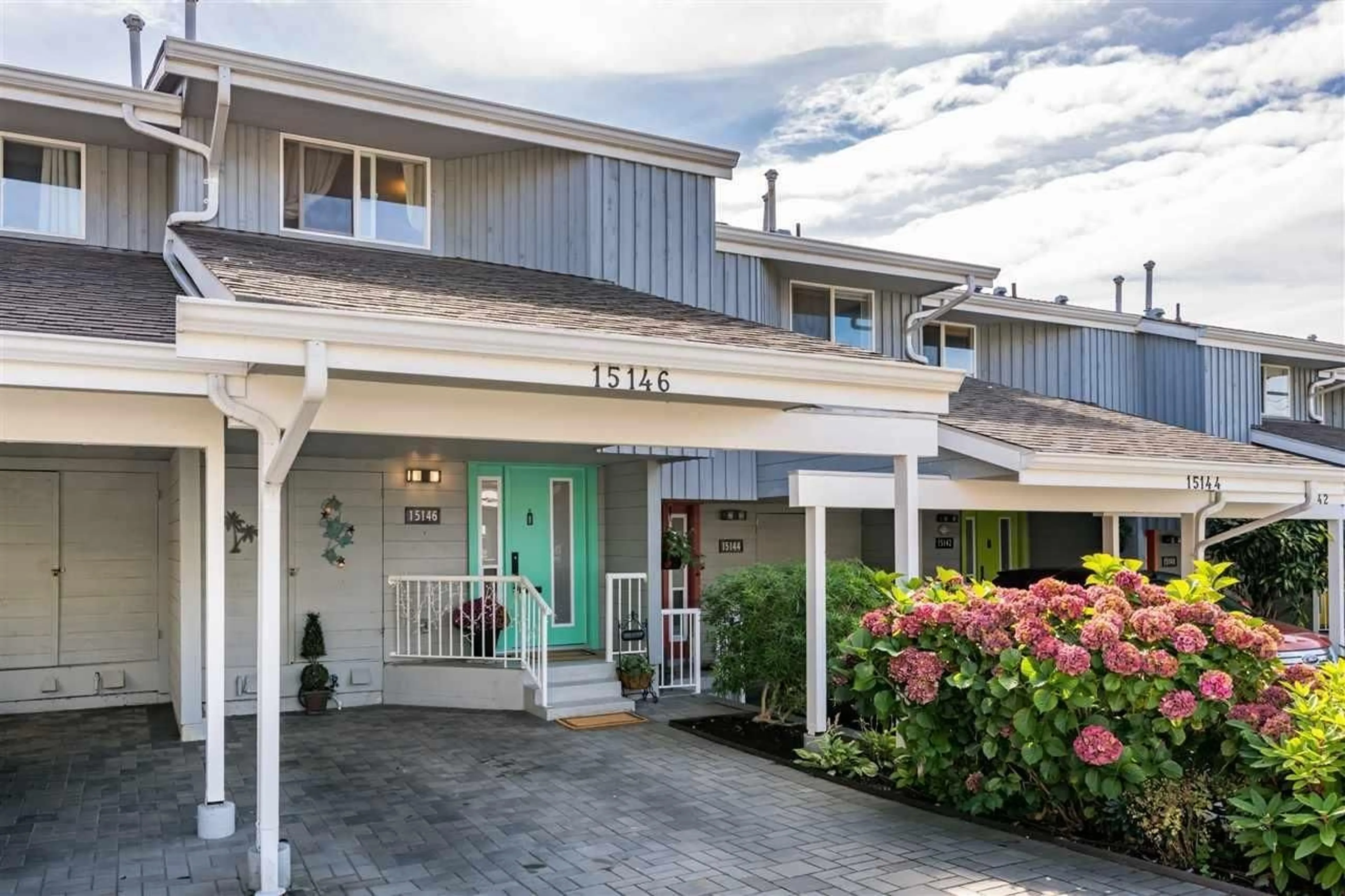 Home with vinyl exterior material, street for 15146 BEACHVIEW AVENUE, White Rock British Columbia V4B1P6