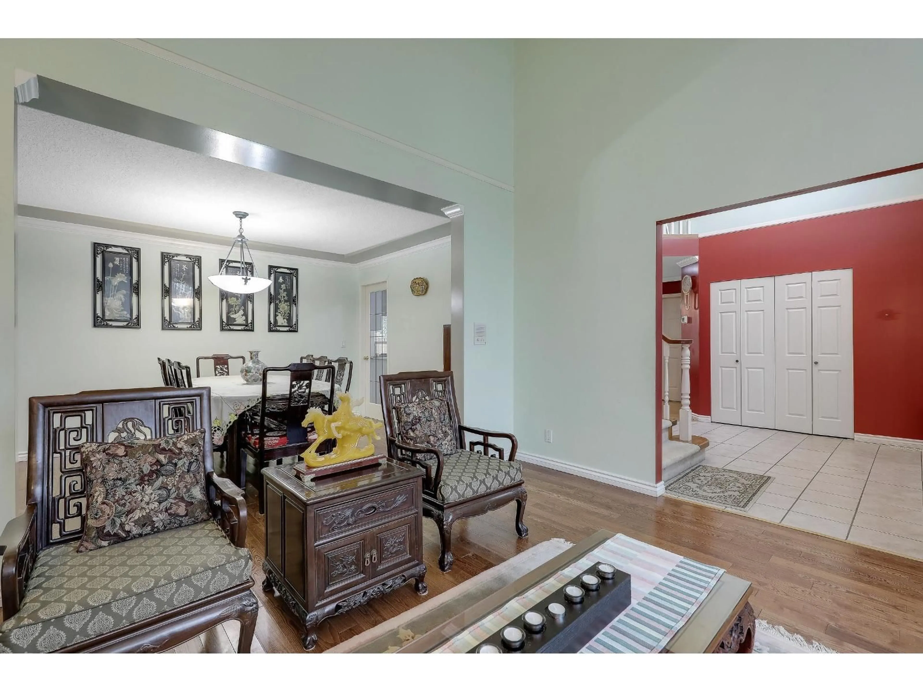 Indoor foyer for 10955 156 STREET, Surrey British Columbia V3R0Z3