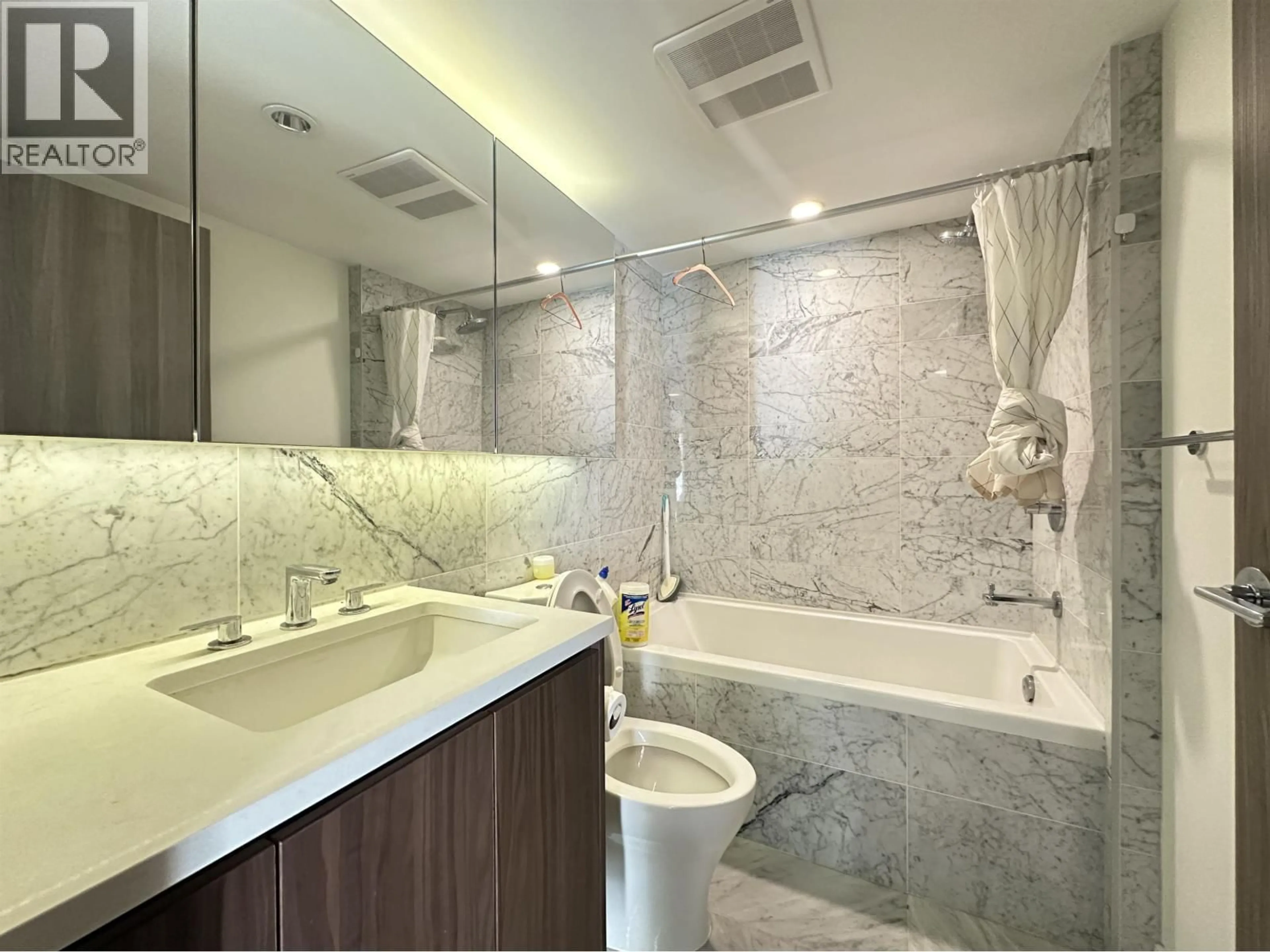 Contemporary bathroom, ceramic/tile floor for 1009 - 455 MARINE DRIVE, Vancouver British Columbia V5X0H3