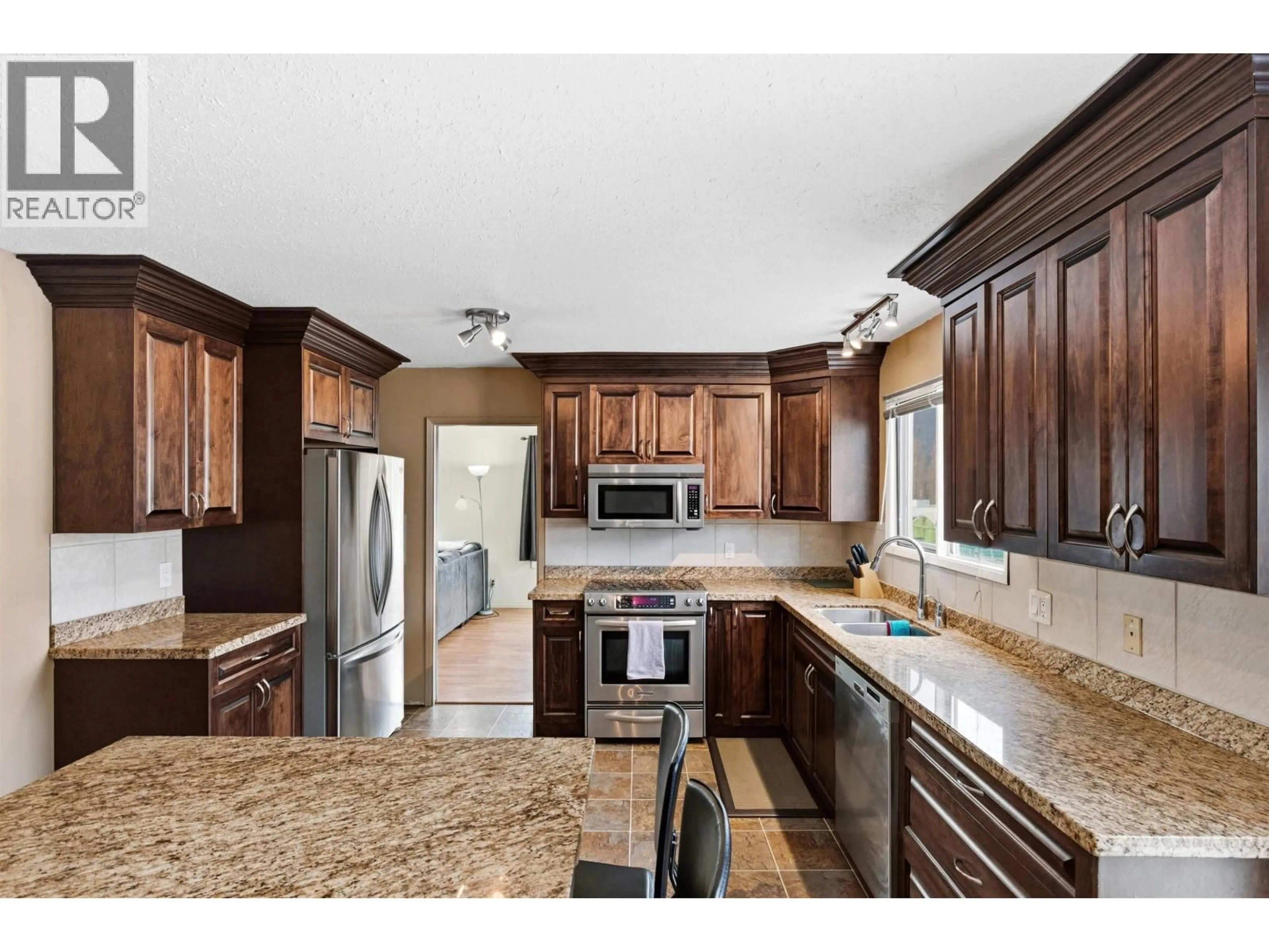 Open concept kitchen, unknown for 328 LITZENBURG CRESCENT, Williams Lake British Columbia V2G4G8