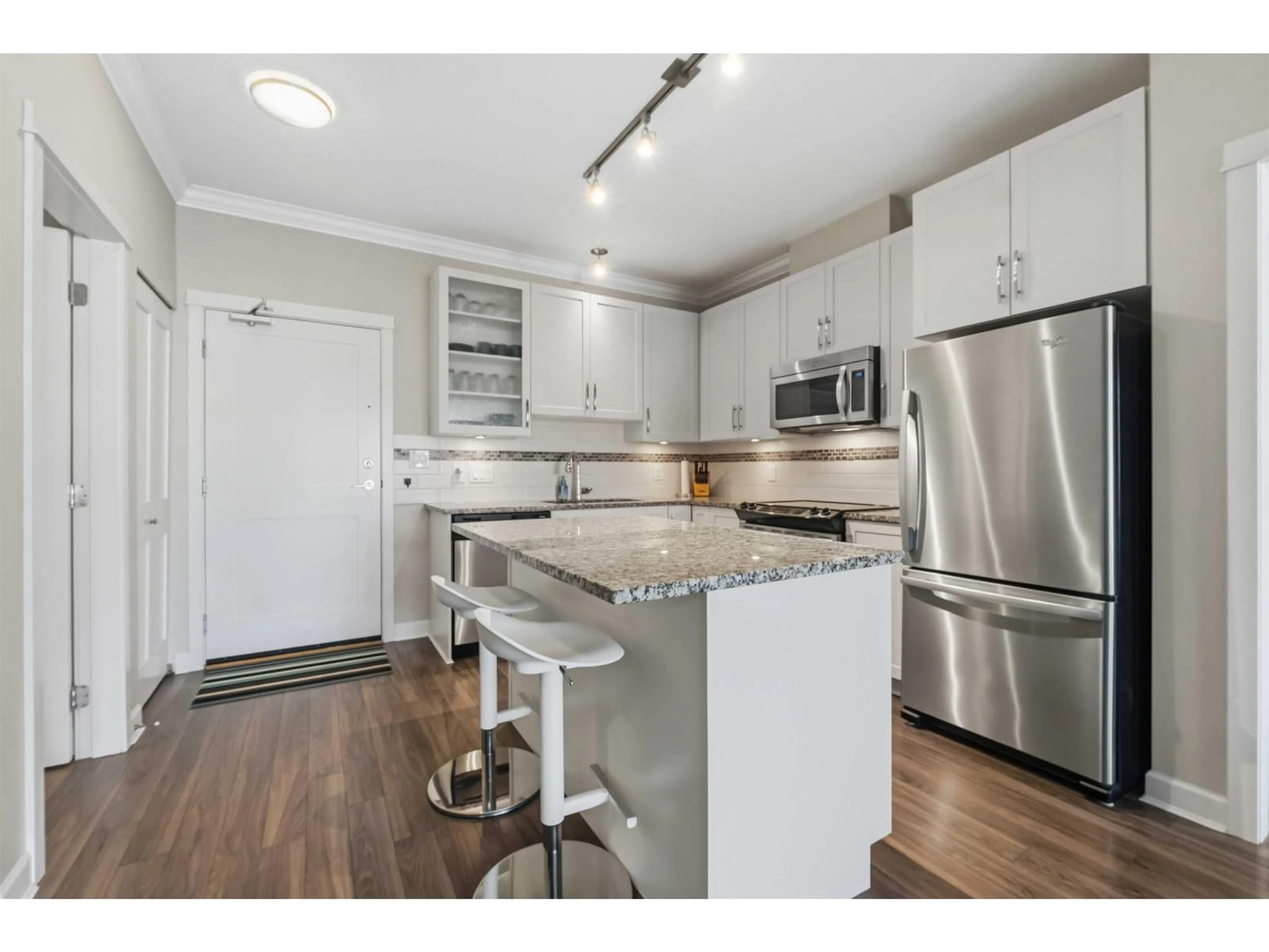 Open concept kitchen, wood/laminate floor for 216 - 20861 83 AVENUE, Langley British Columbia V2Y0M8