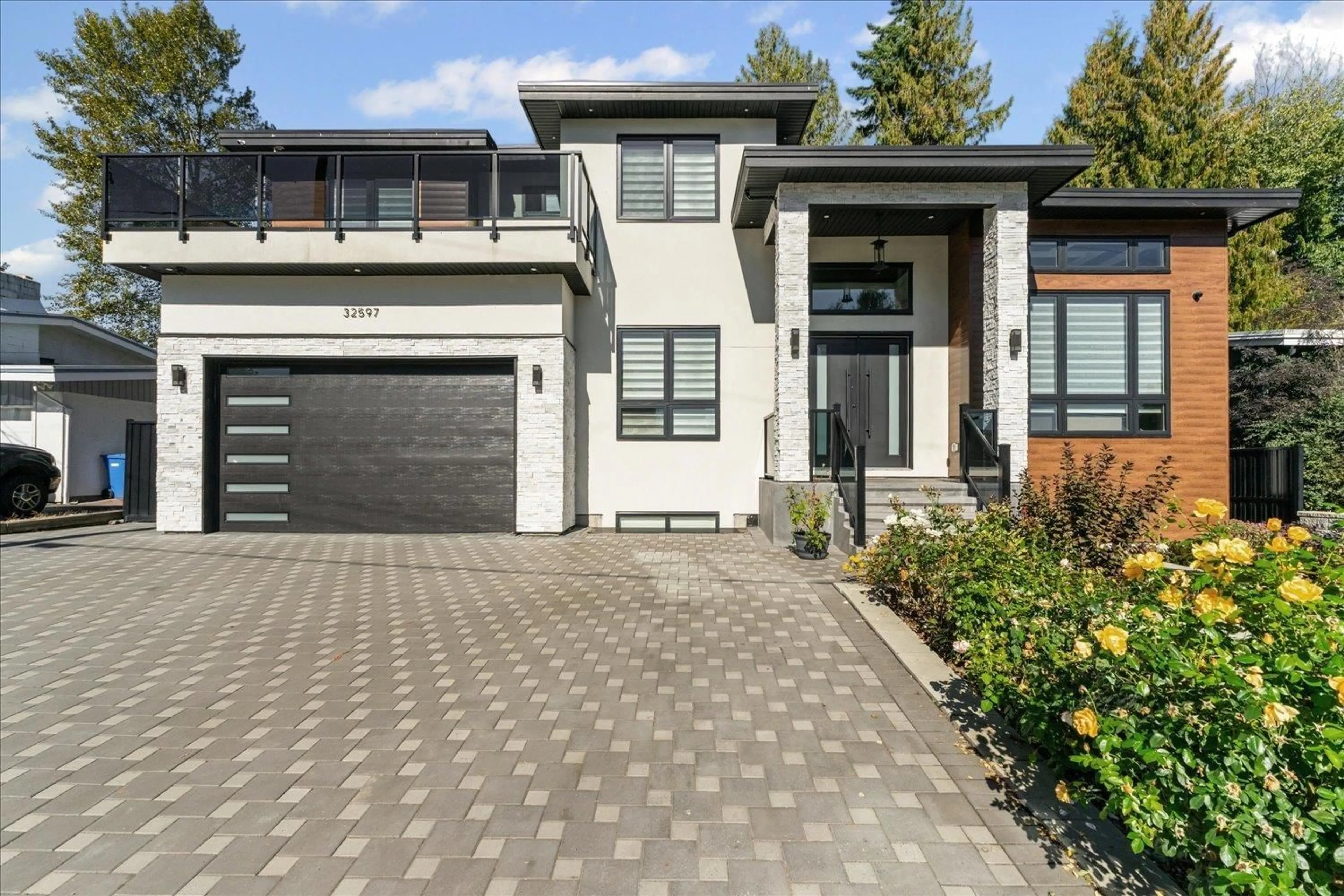 Home with brick exterior material, street for 32597 WILLINGDON CRESCENT, Abbotsford British Columbia V2T1S1