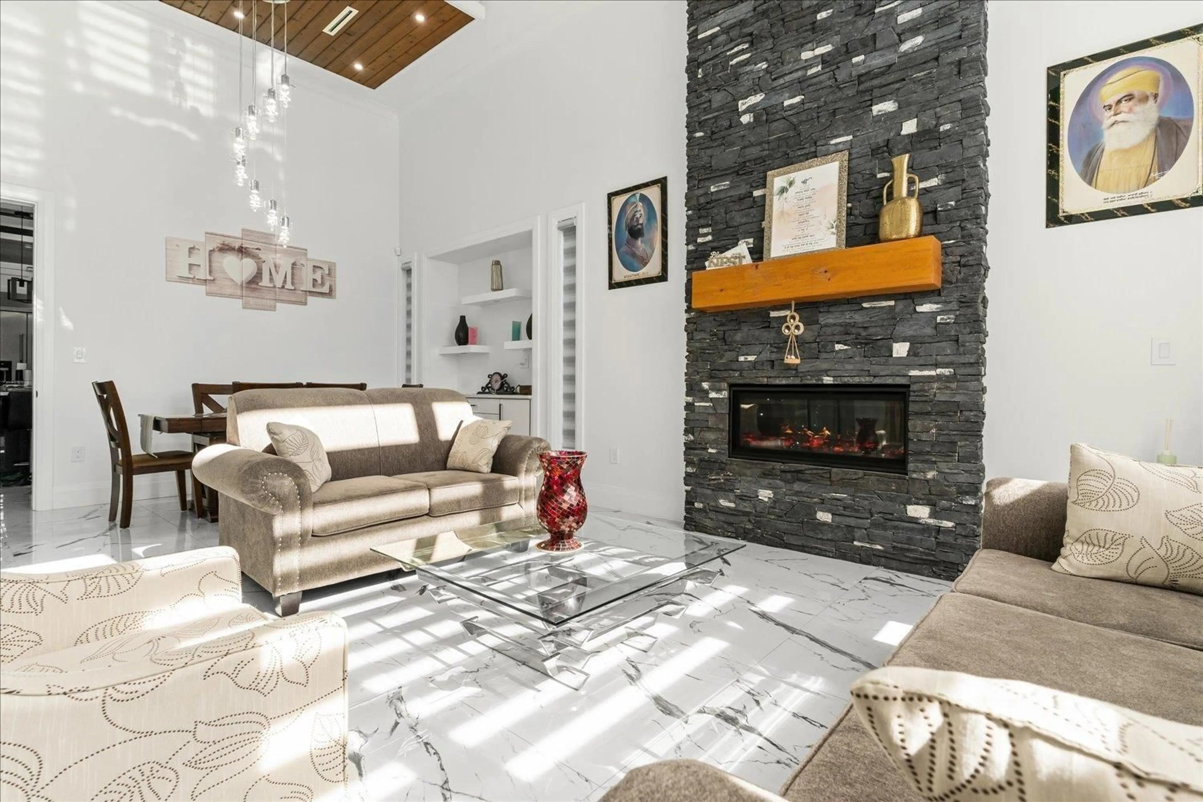 Living room with furniture, unknown for 32597 WILLINGDON CRESCENT, Abbotsford British Columbia V2T1S1