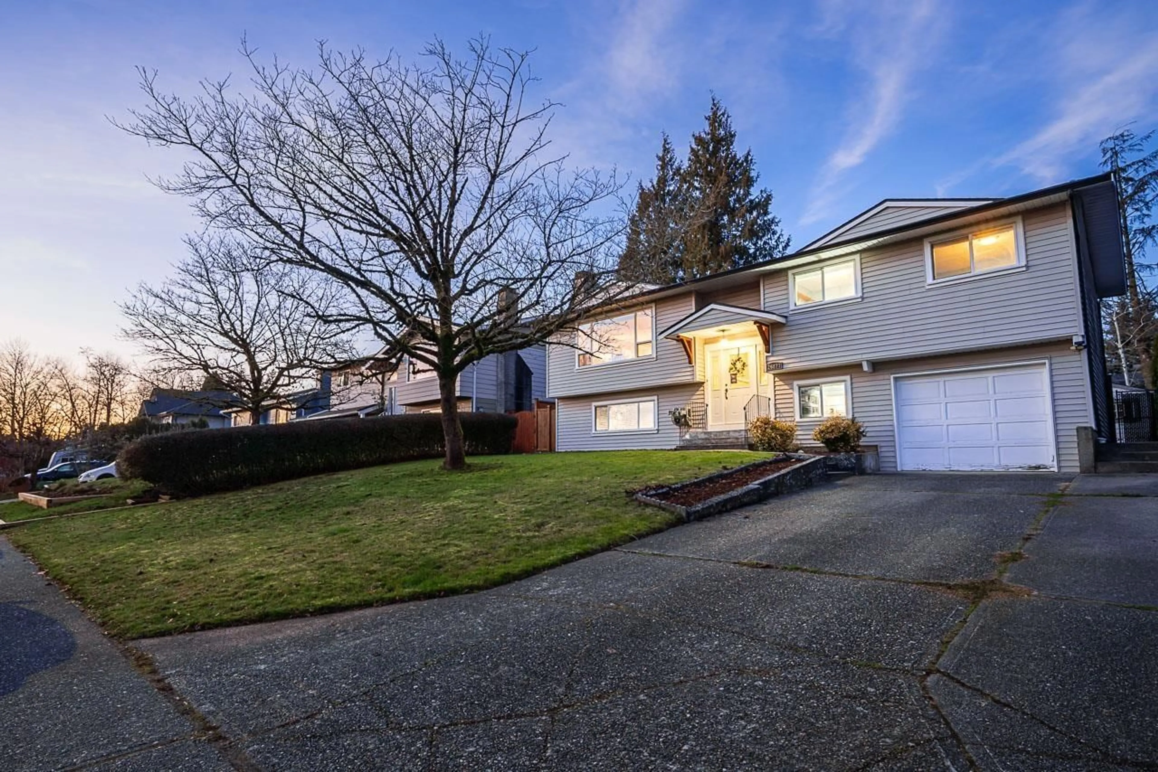 Home with vinyl exterior material, street for 26877 33 AVENUE, Langley British Columbia V4W3G6