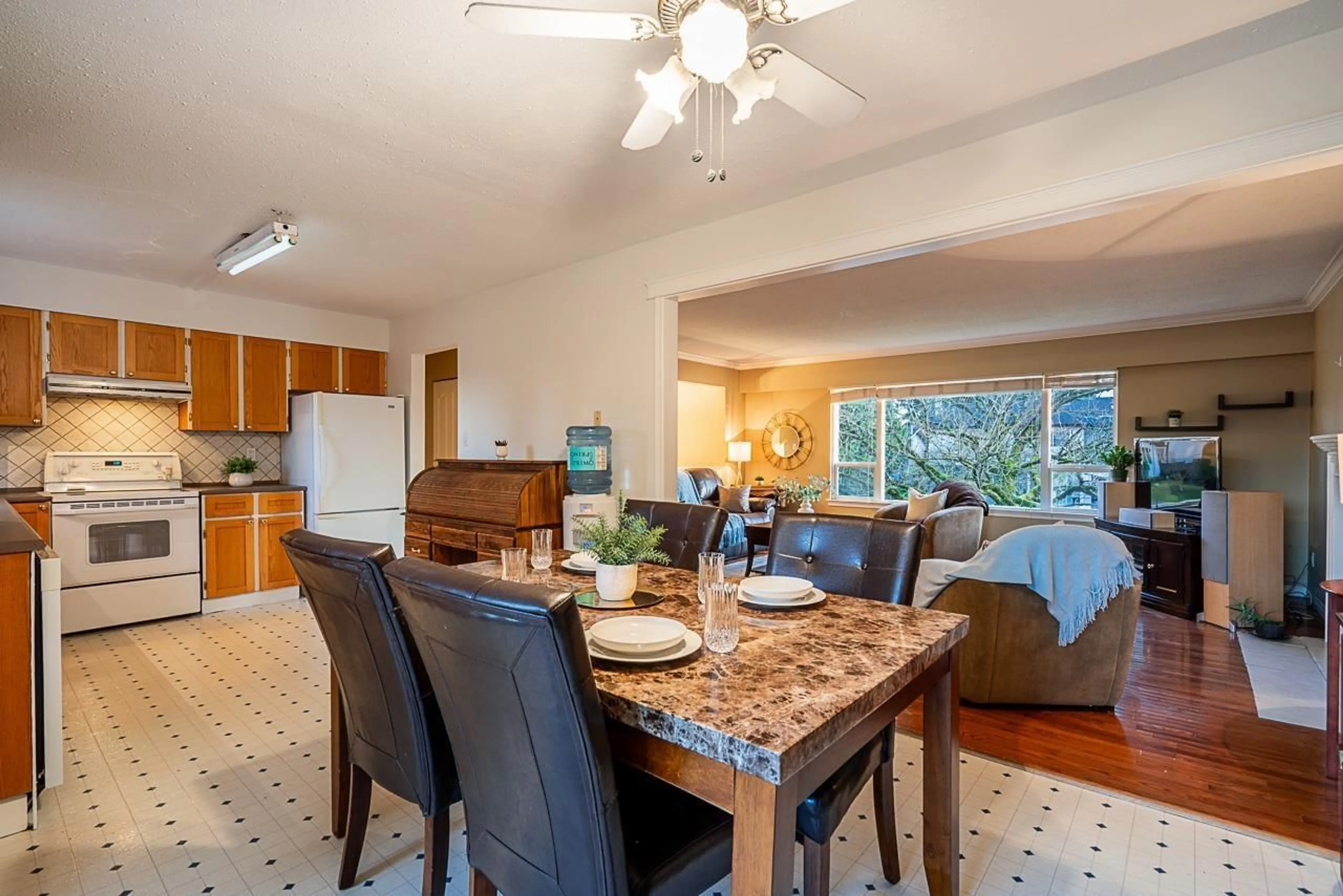 Dining room, unknown for 26877 33 AVENUE, Langley British Columbia V4W3G6