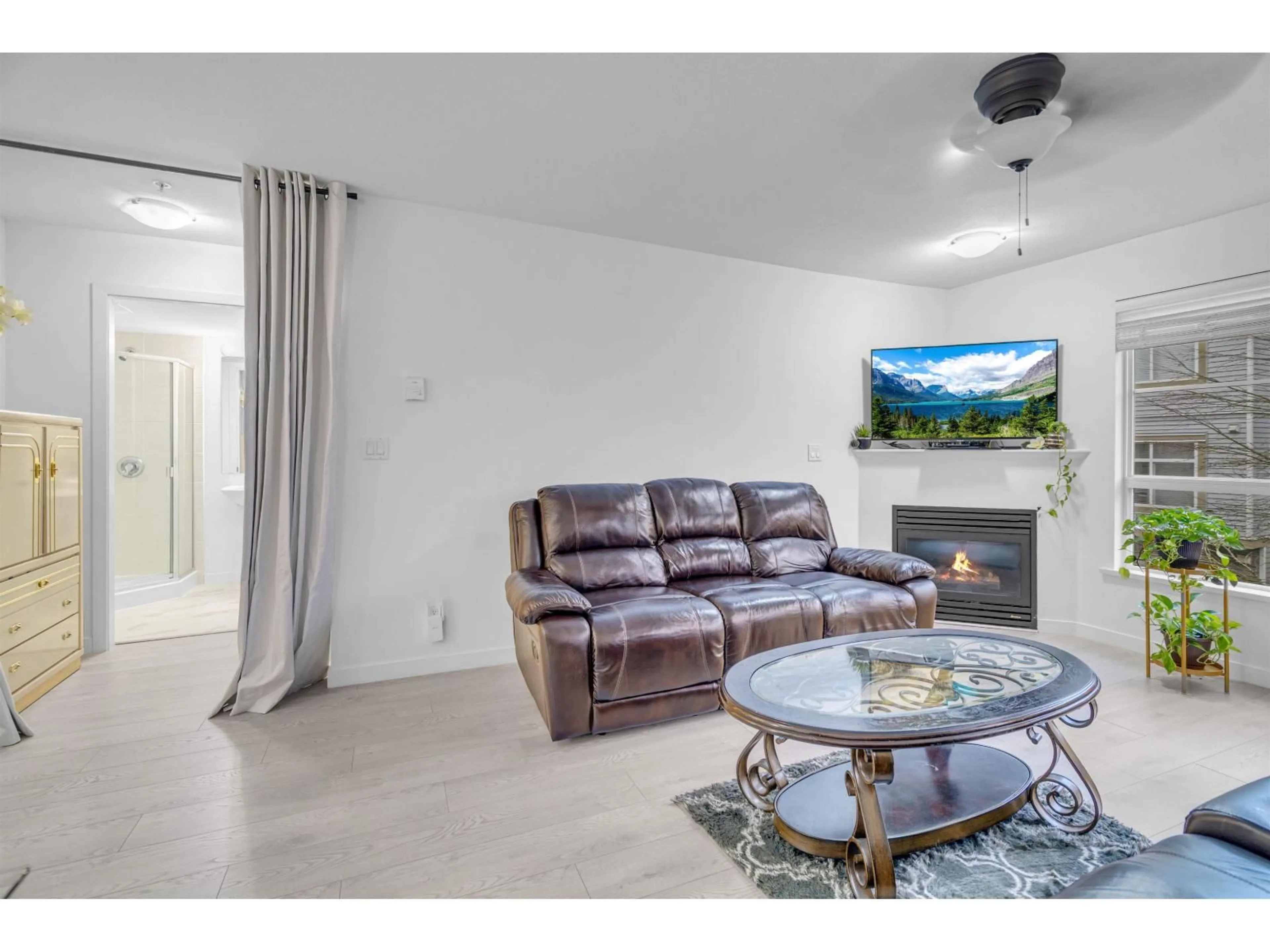 Living room with furniture, ceramic/tile floor for 301 - 12083 92A AVENUE, Surrey British Columbia V3V8C8