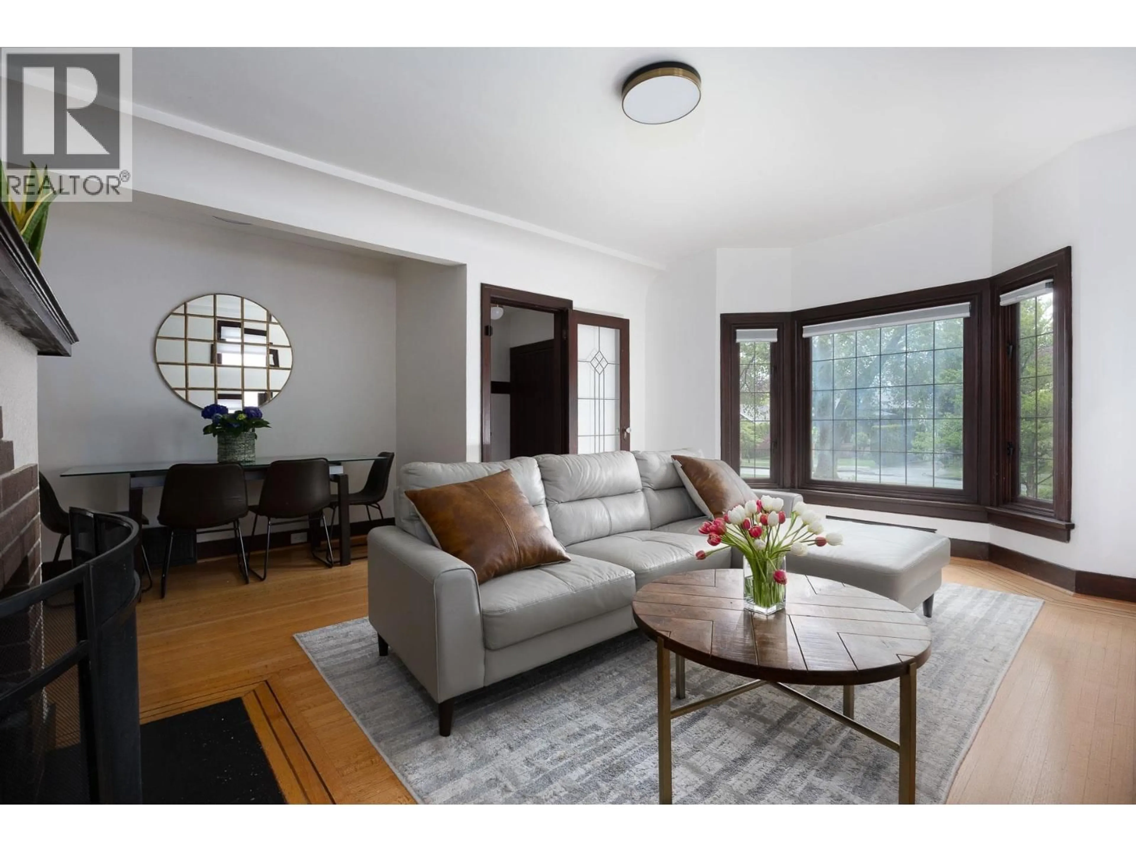 Living room with furniture, wood/laminate floor for 524 SECOND STREET, New Westminster British Columbia V3L2M3