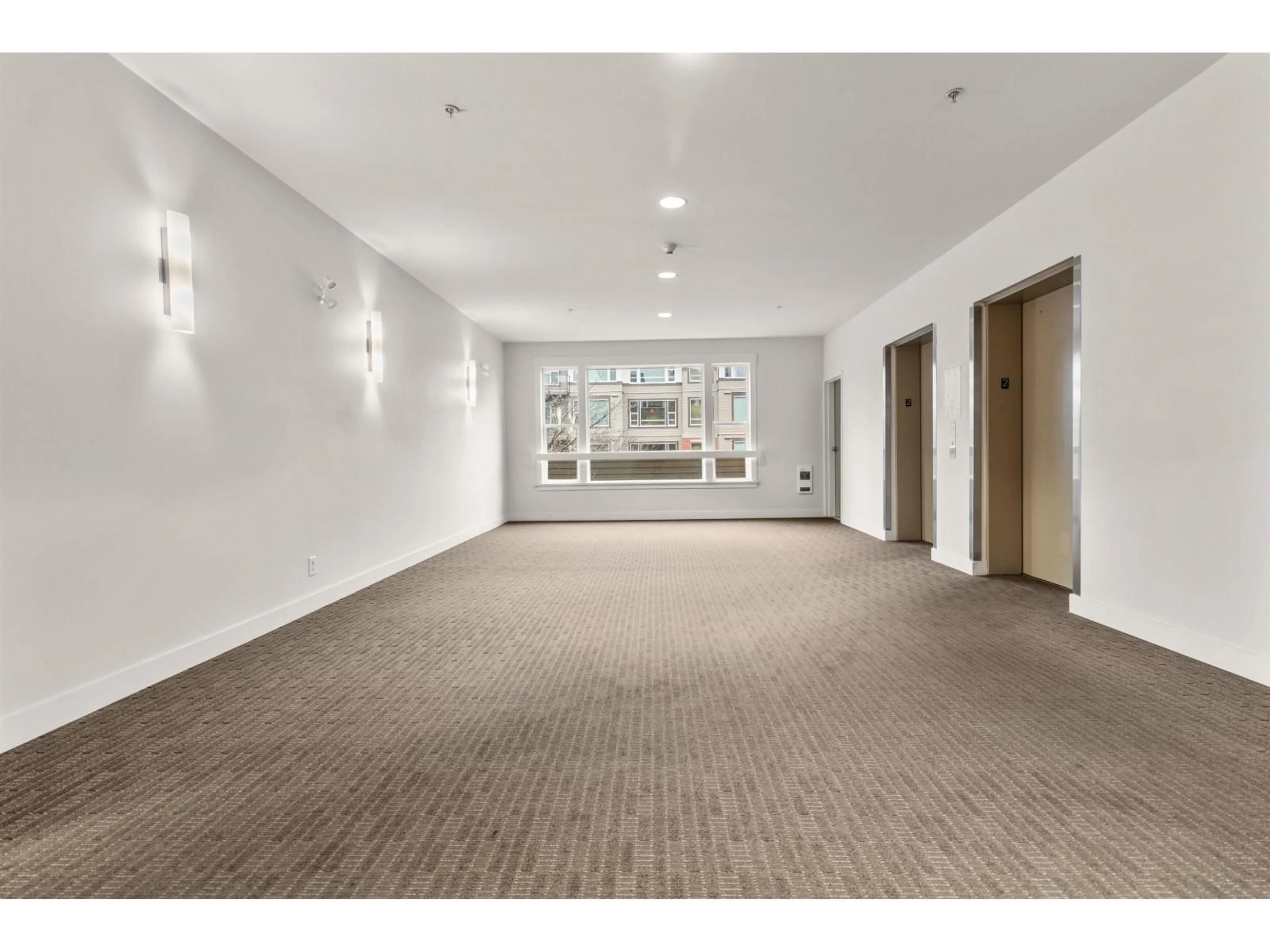 Indoor foyer for 207 - 33539 HOLLAND AVENUE, Abbotsford British Columbia V2S0C6