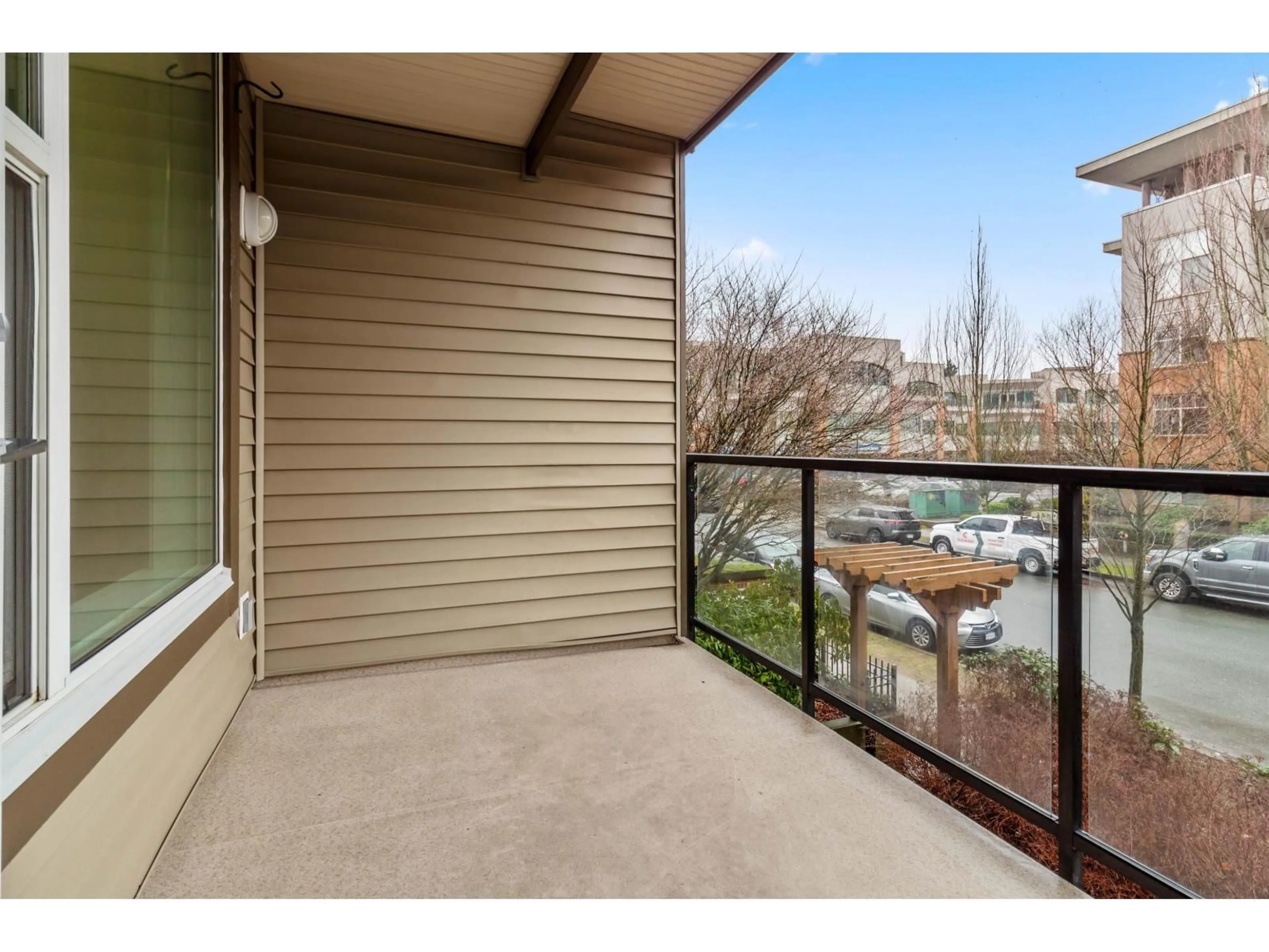 Patio, water/lake/river/ocean view for 207 - 33539 HOLLAND AVENUE, Abbotsford British Columbia V2S0C6