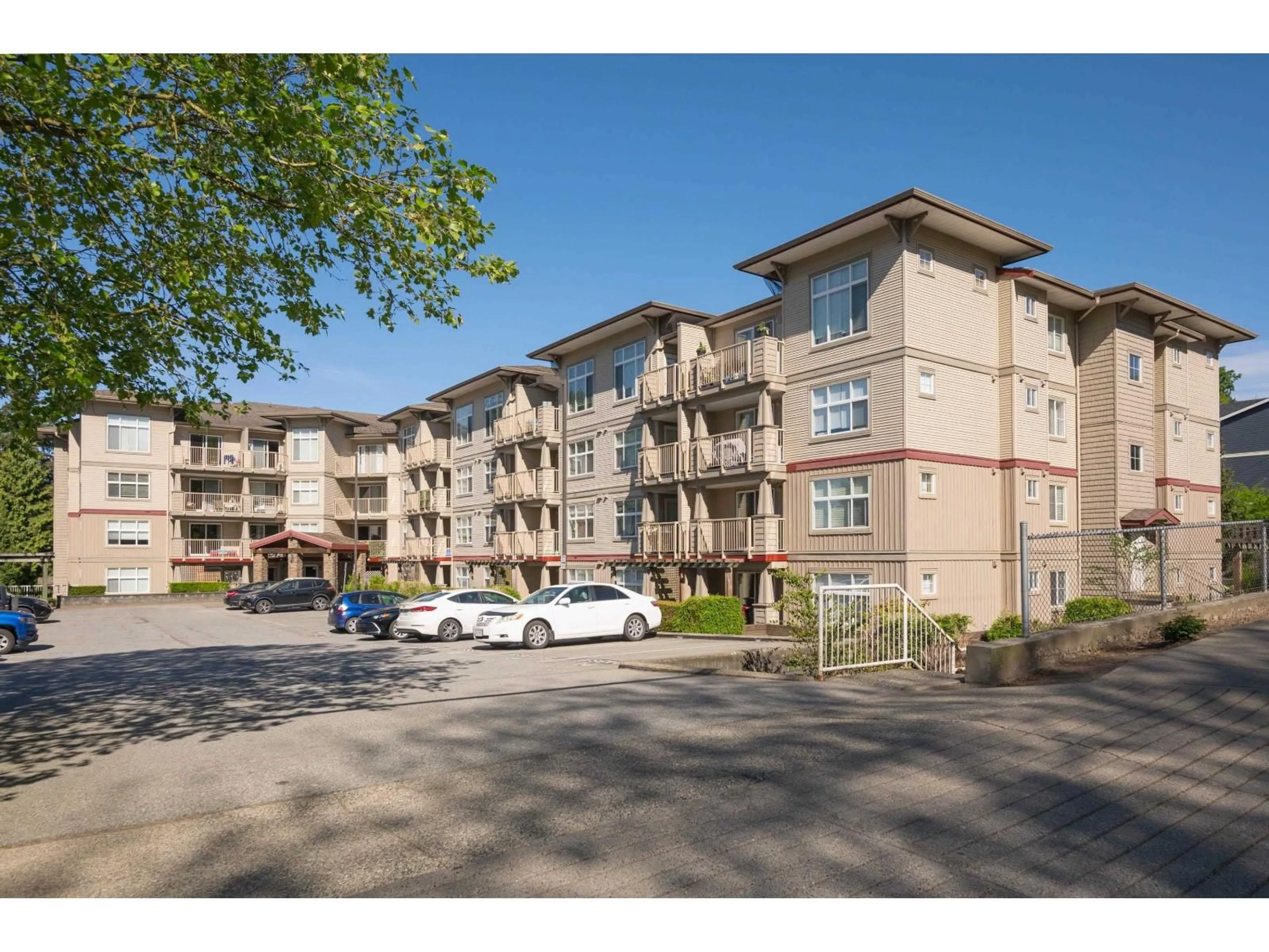 A pic from outside/outdoor area/front of a property/back of a property/a pic from drone, unknown for 117 - 2515 PARK DRIVE, Abbotsford British Columbia V2S0B2