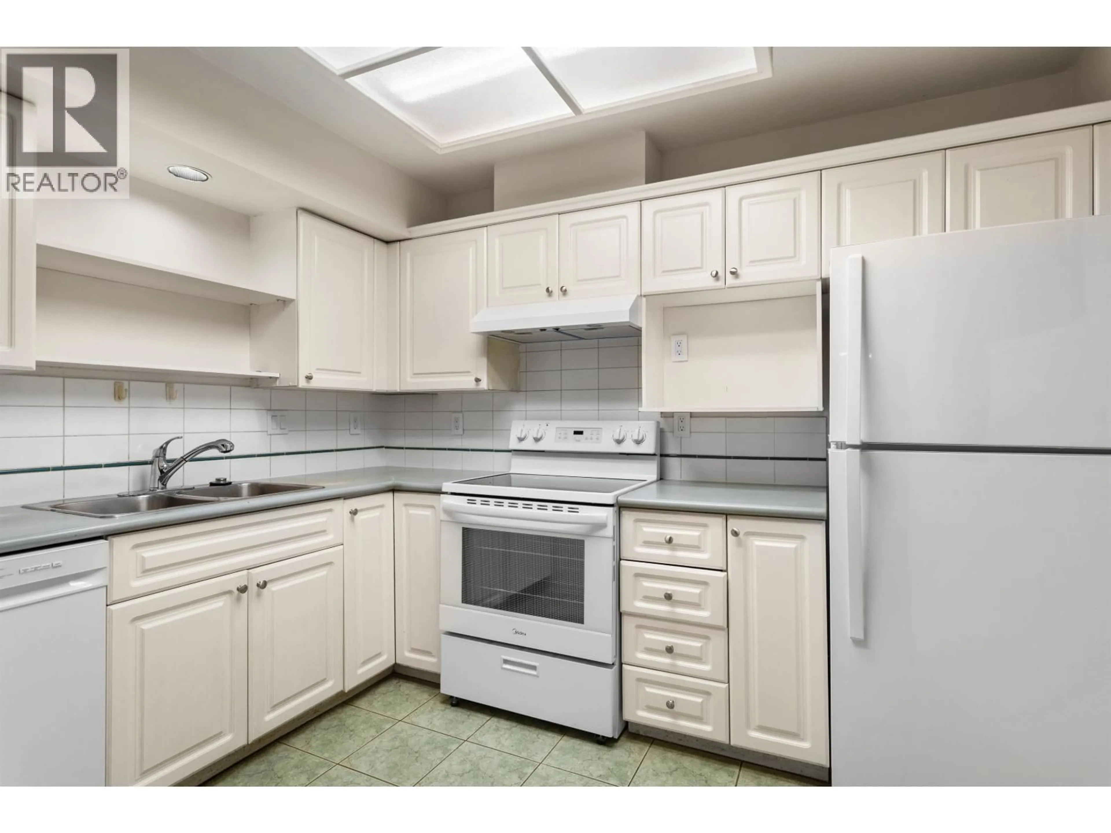 Standard kitchen, unknown for 24 - 7175 17TH AVENUE, Burnaby British Columbia V3N1K8