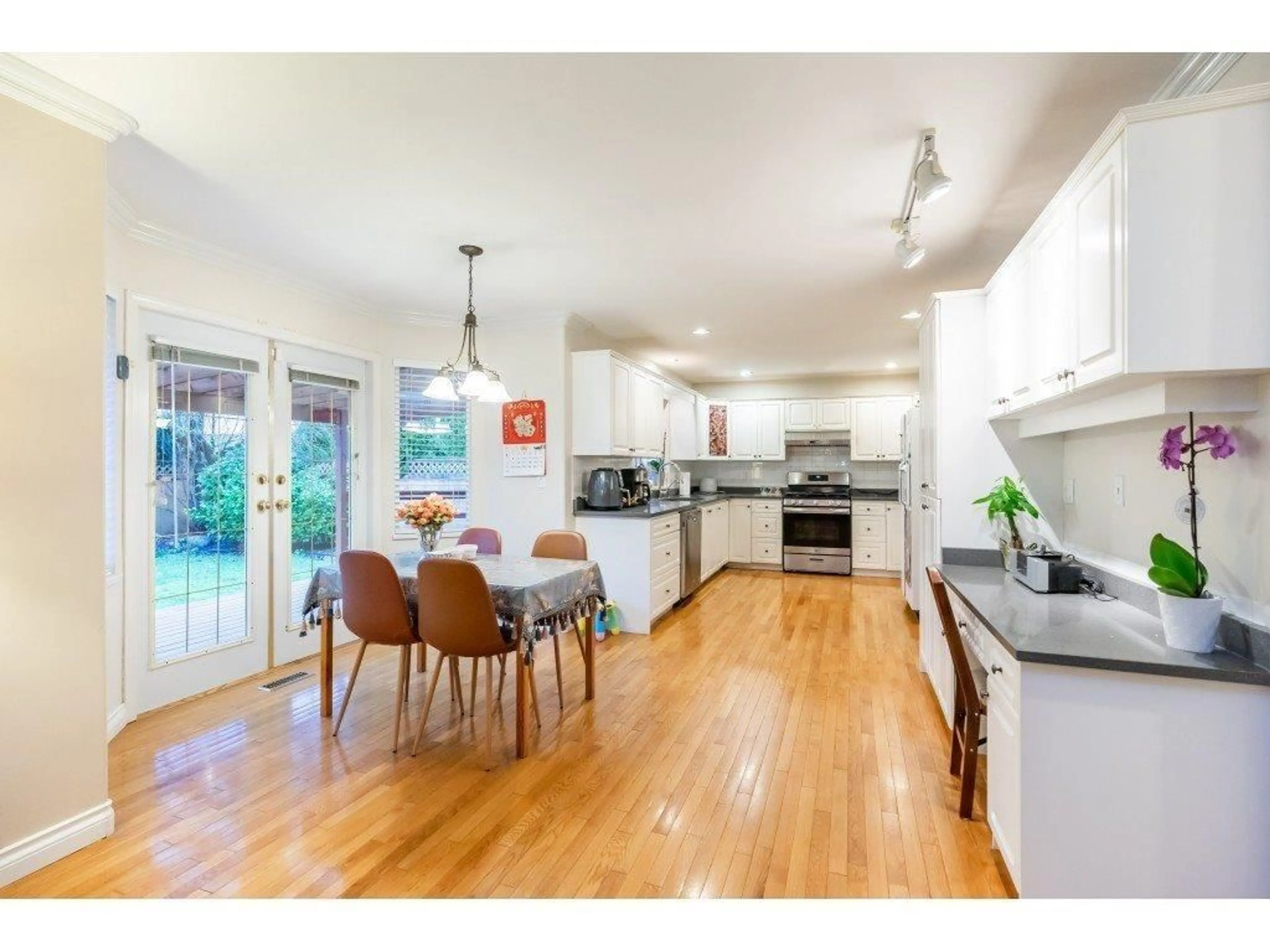 Open concept kitchen, wood/laminate floor for 11071 160A STREET, Surrey British Columbia V4N4R5