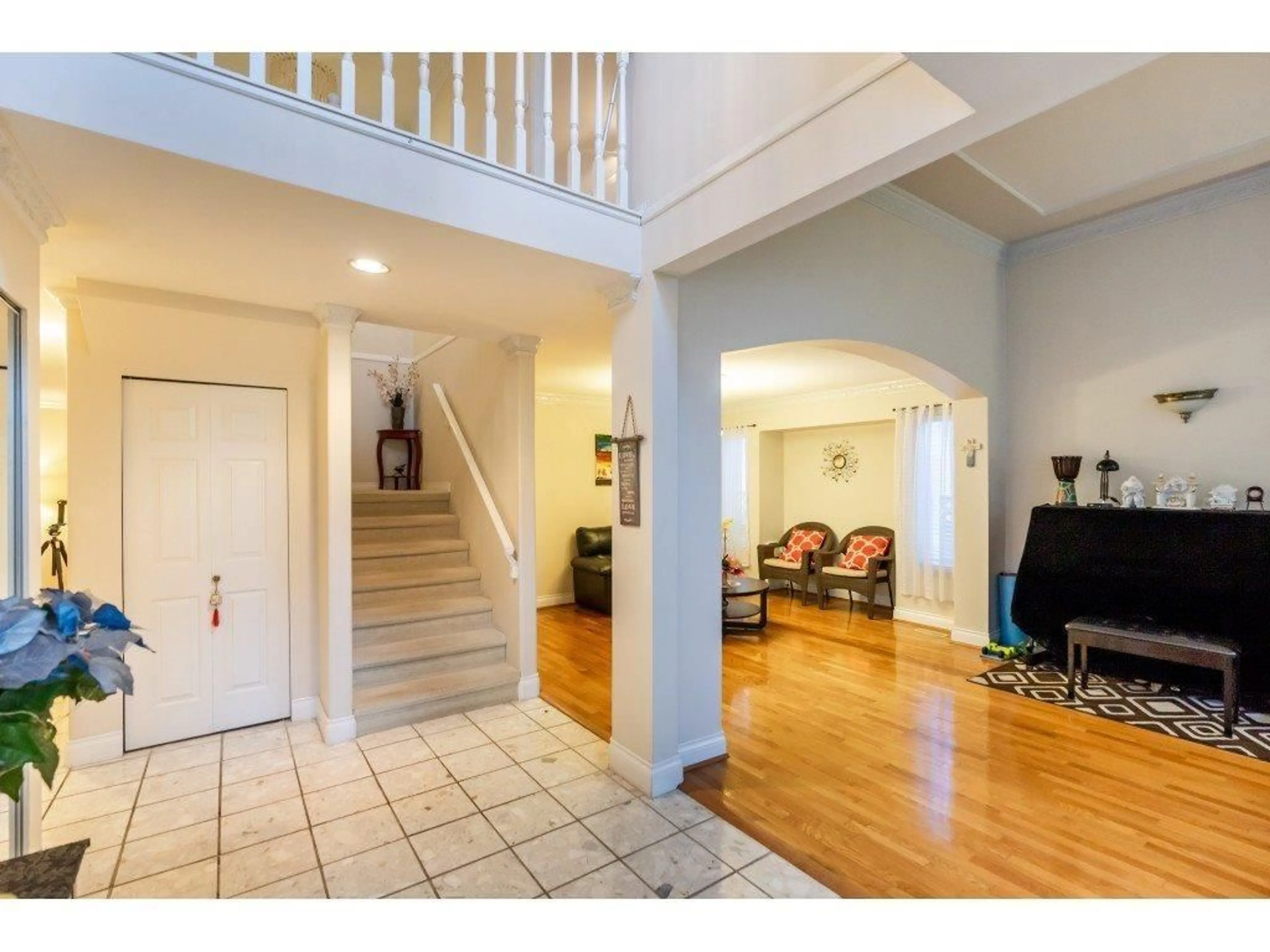 Indoor foyer for 11071 160A STREET, Surrey British Columbia V4N4R5