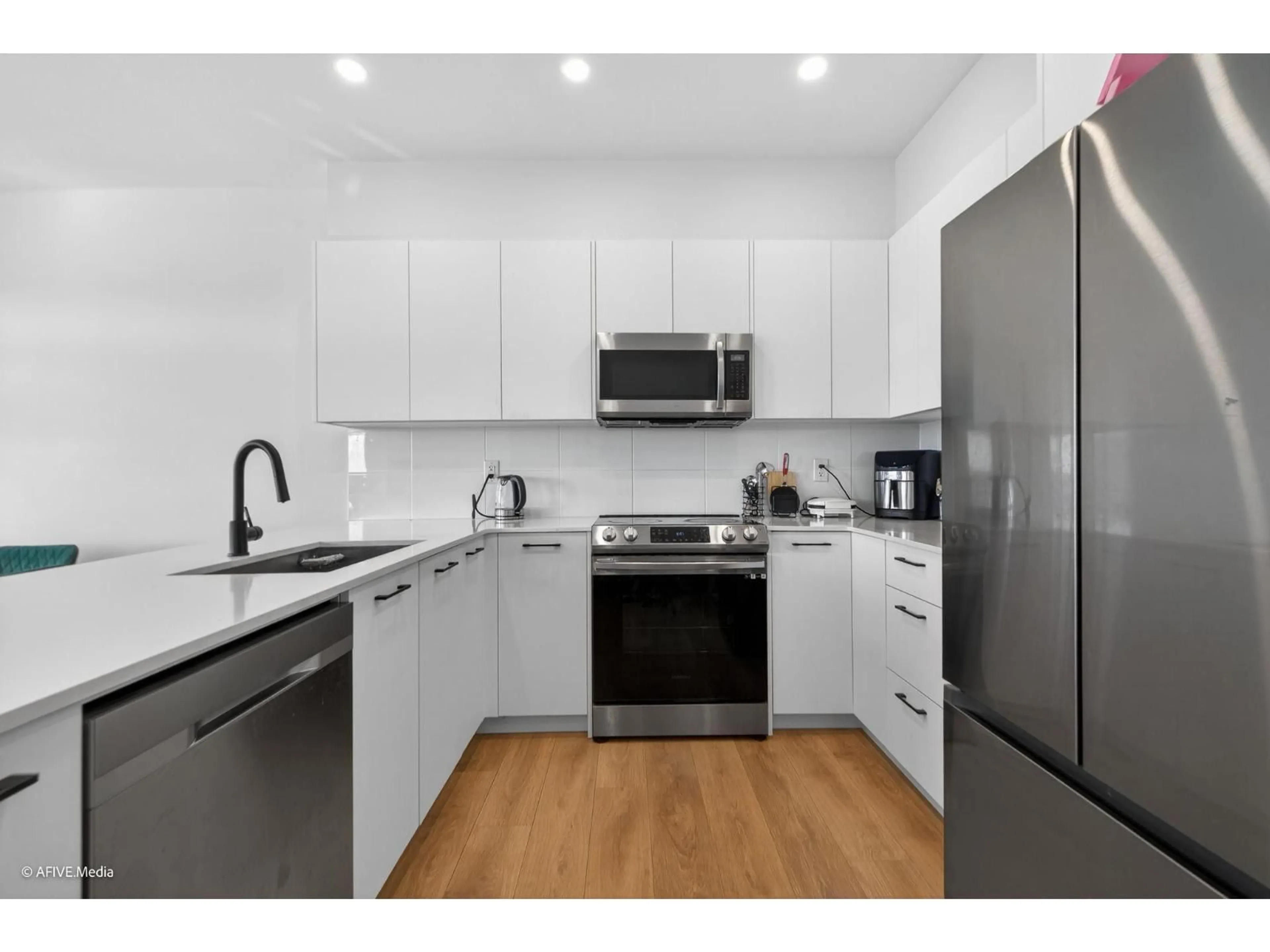 Standard kitchen, unknown for 101 - 15255 SITKA DRIVE, Surrey British Columbia V3S0B1