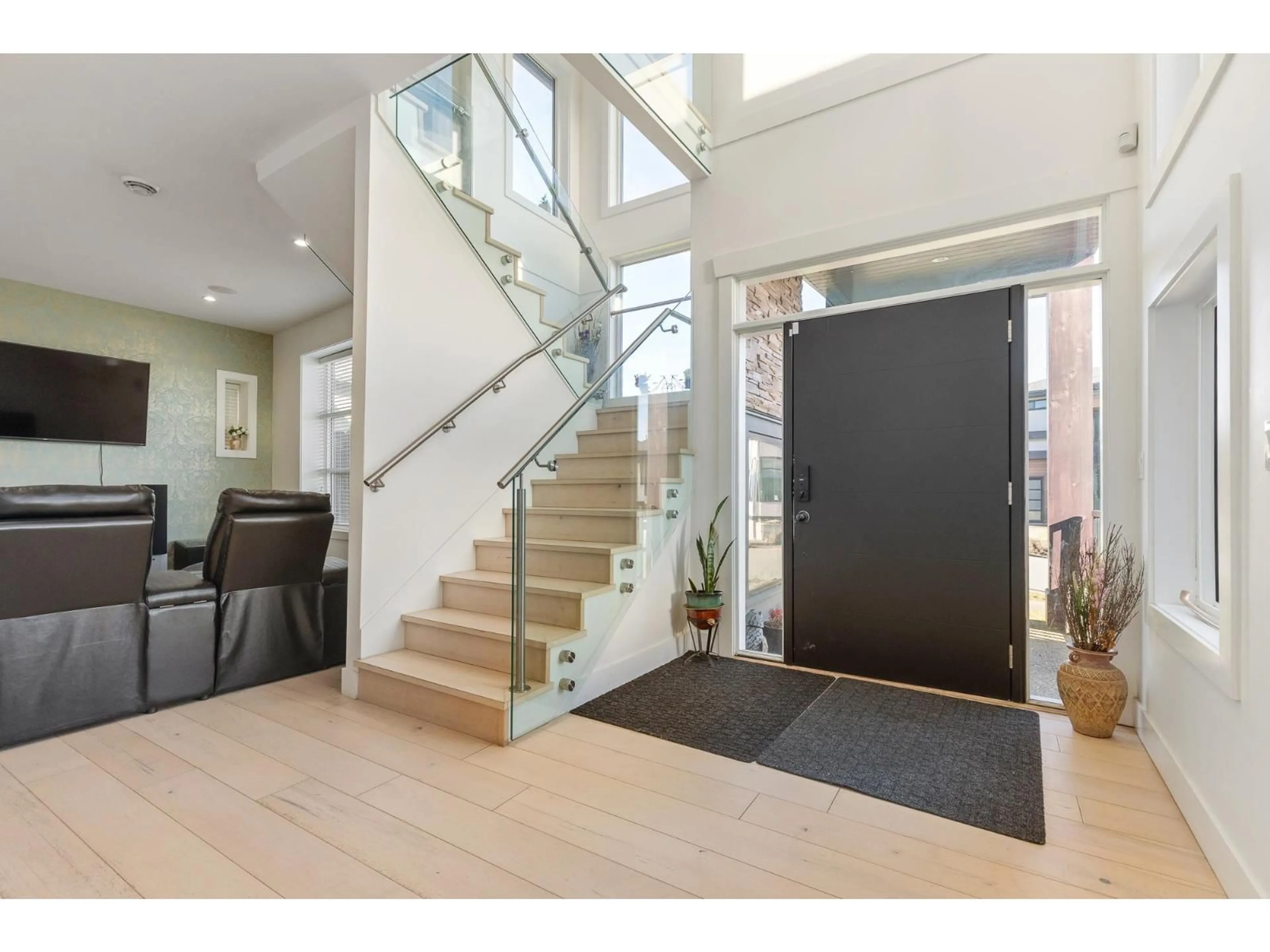 Indoor foyer for 2697 AQUILA DRIVE, Abbotsford British Columbia V3G0C7