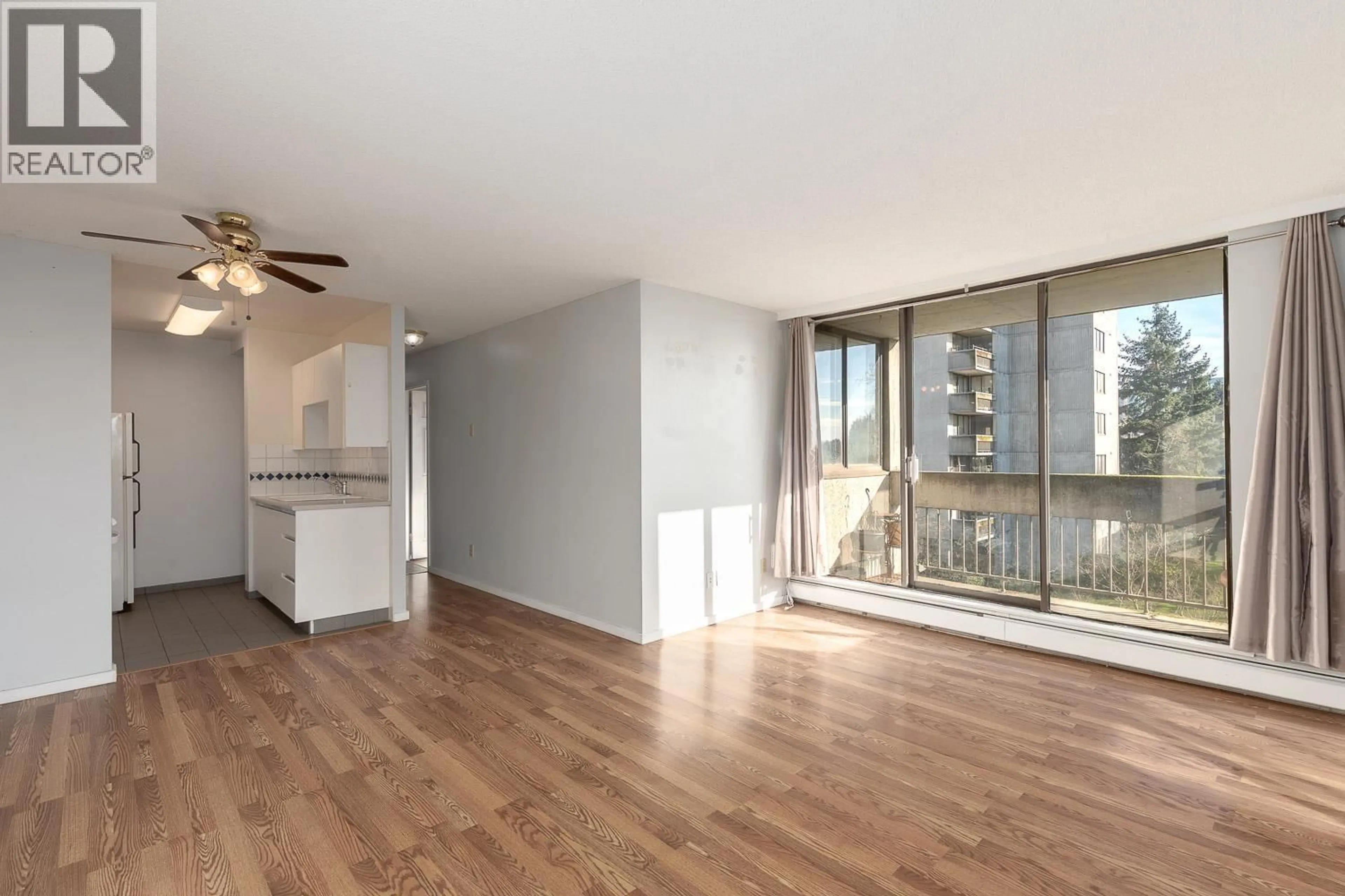 A pic of a room for 403 - 4105 IMPERIAL STREET, Burnaby British Columbia V5J1A6