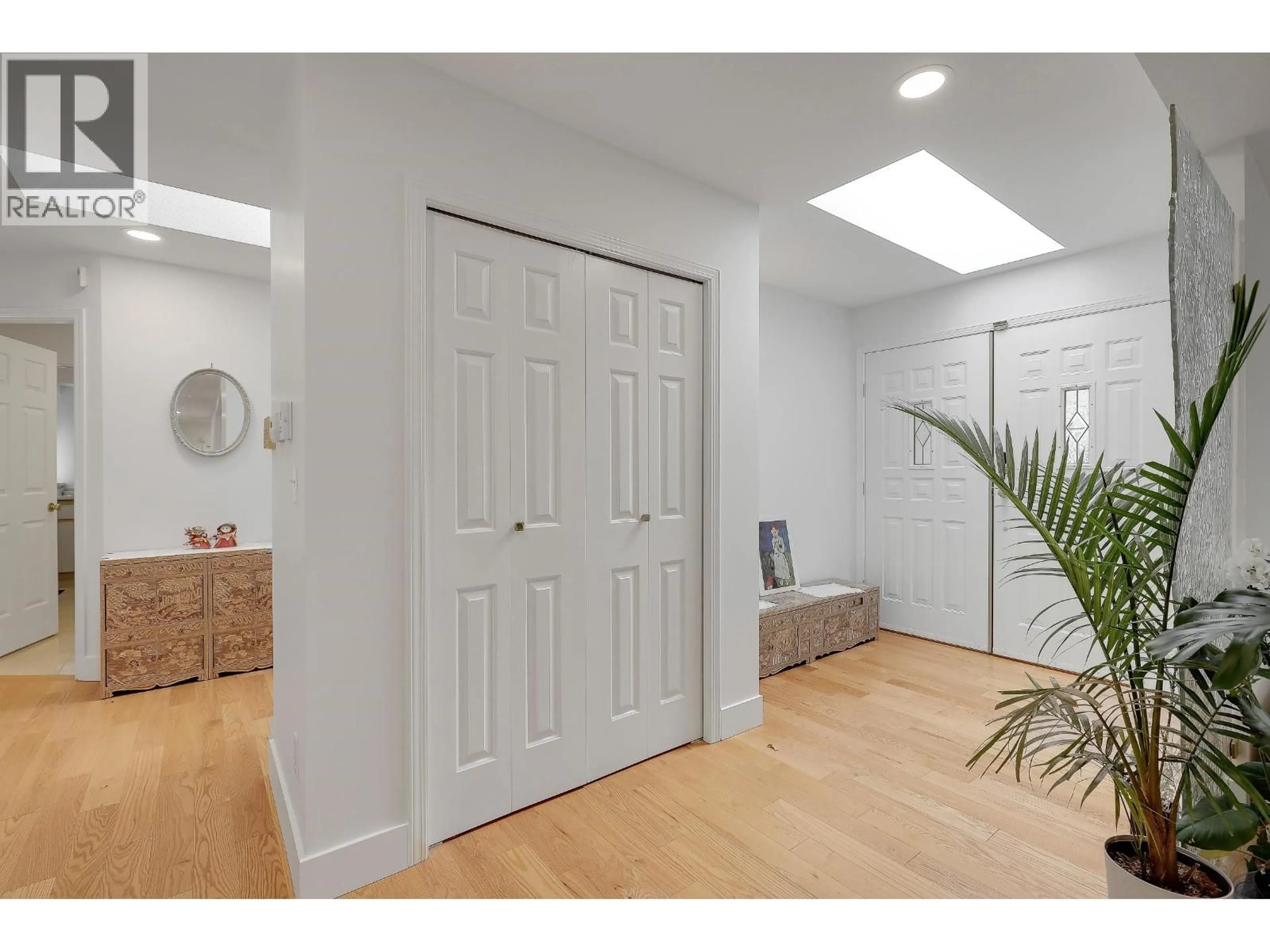 Indoor entryway for 907 SPRICE AVENUE, Coquitlam British Columbia V3J7M2