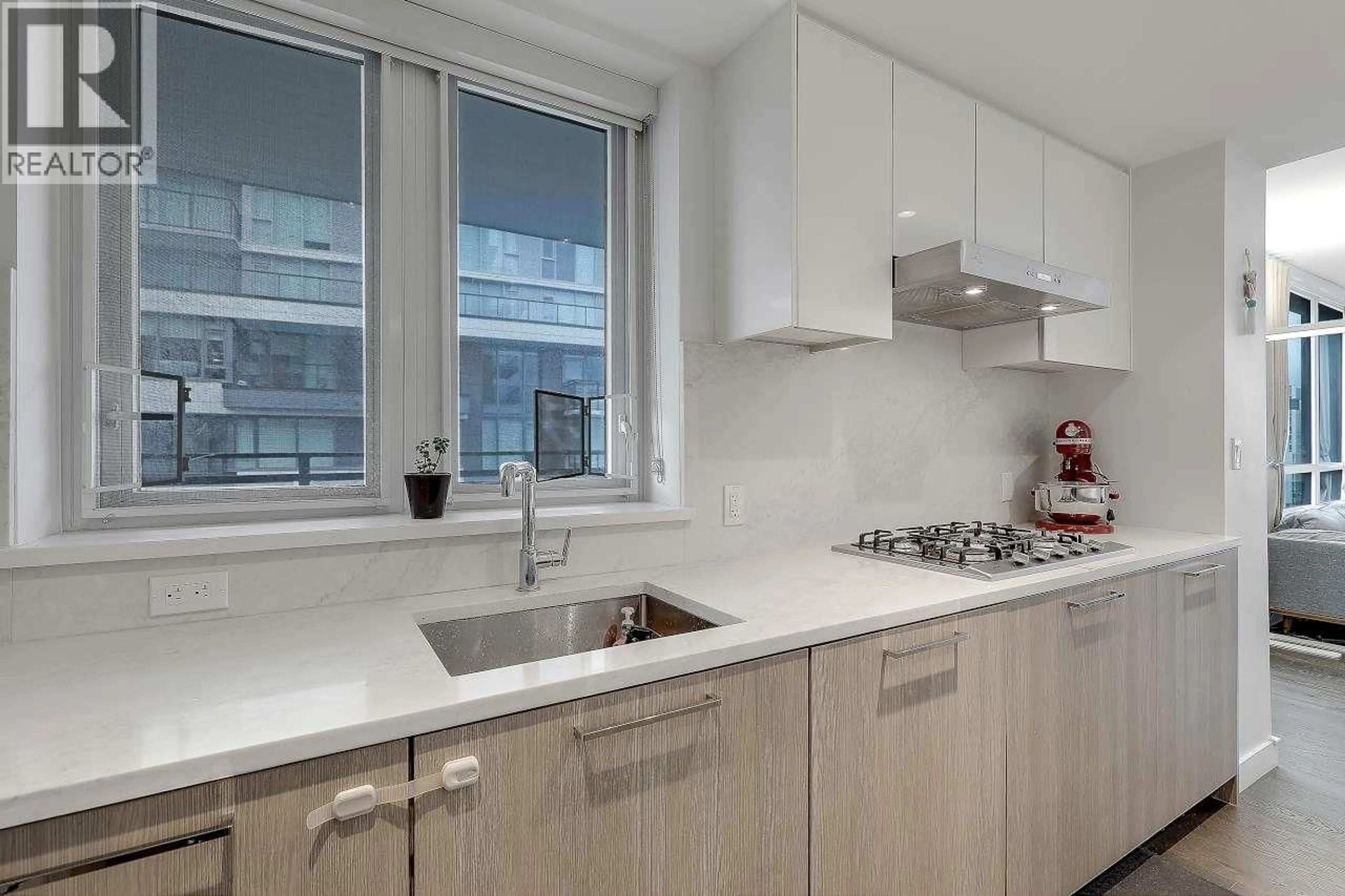 Standard kitchen, unknown for 1003 - 3331 NO. 3 ROAD, Richmond British Columbia V6X2B6