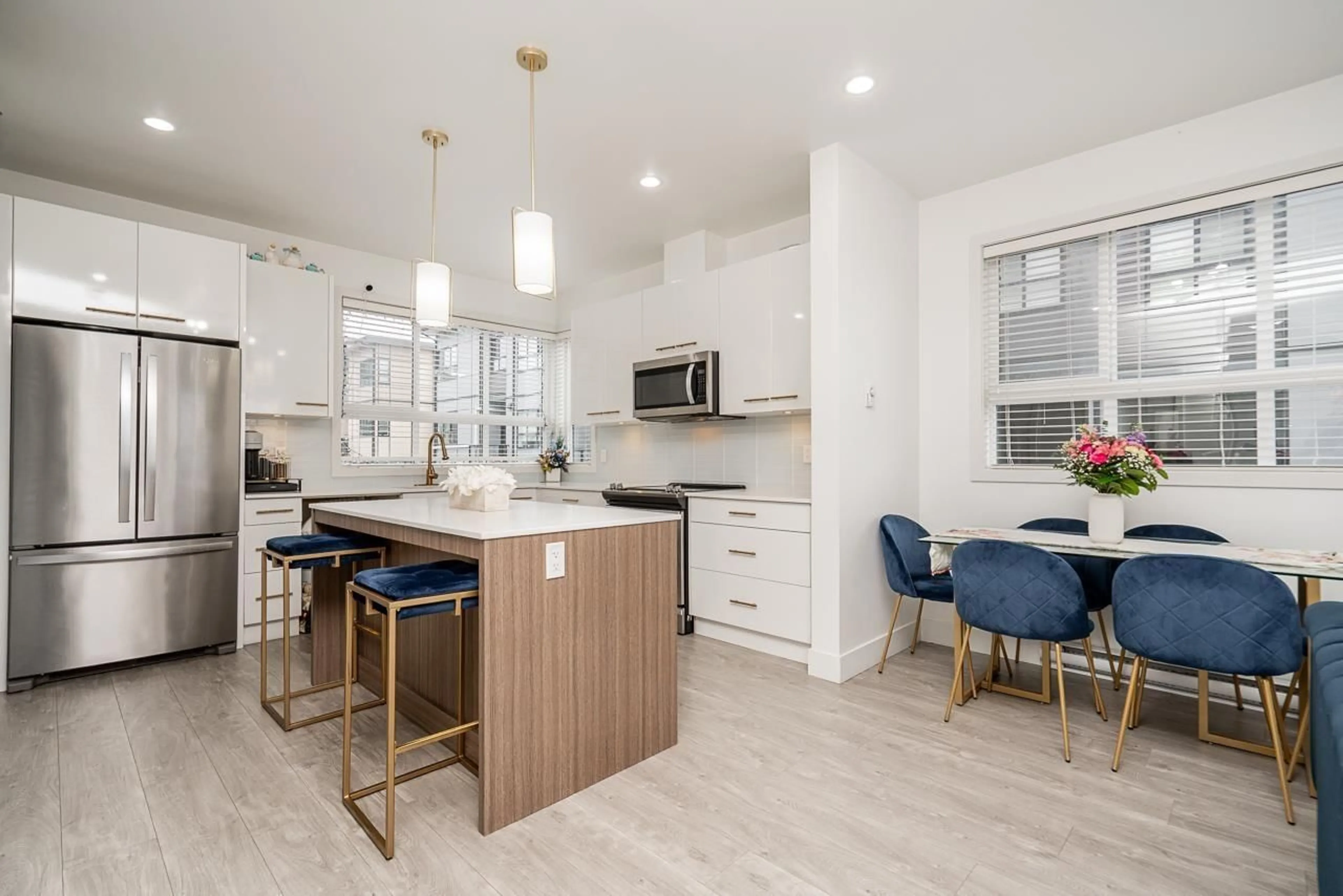 Open concept kitchen, unknown for 8 - 1938 NORTH PARALLEL ROAD, Abbotsford British Columbia V3G0H1